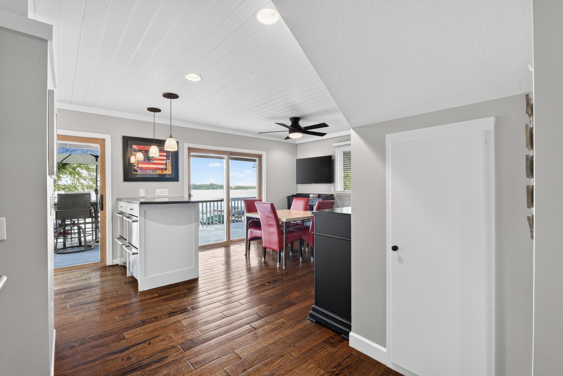 2937 Lake Shore Avenue Property Photo 14