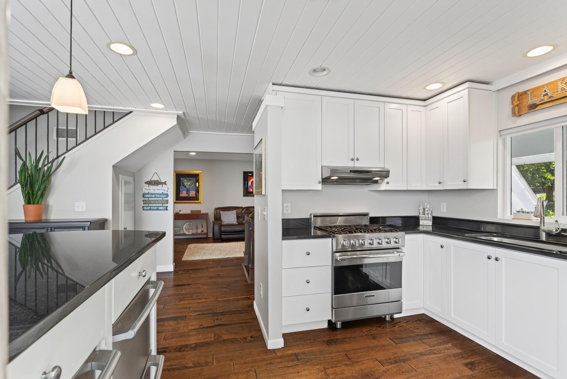 2937 Lake Shore Avenue Property Photo 21