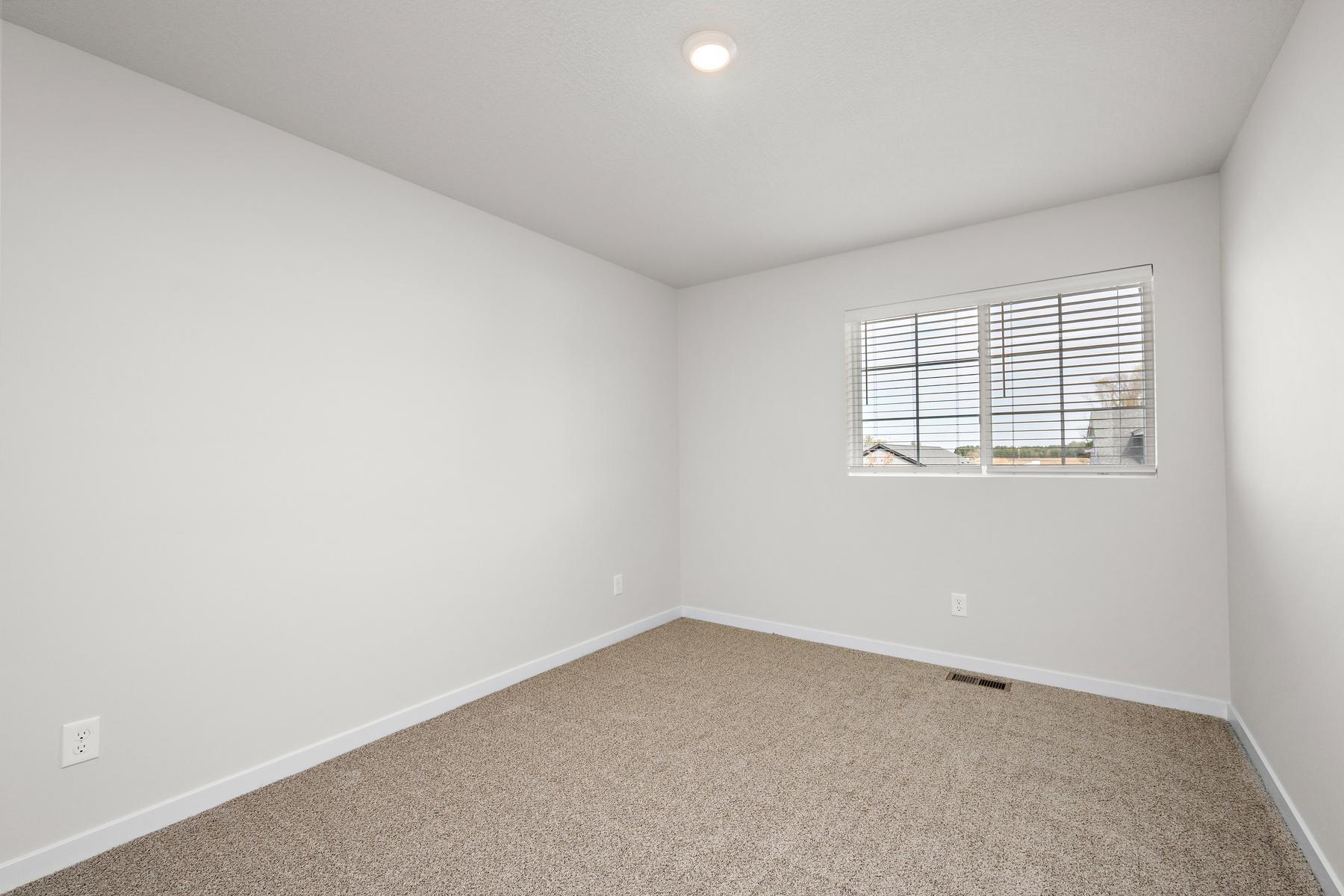 605 Redwood Loop N Property Photo 15
