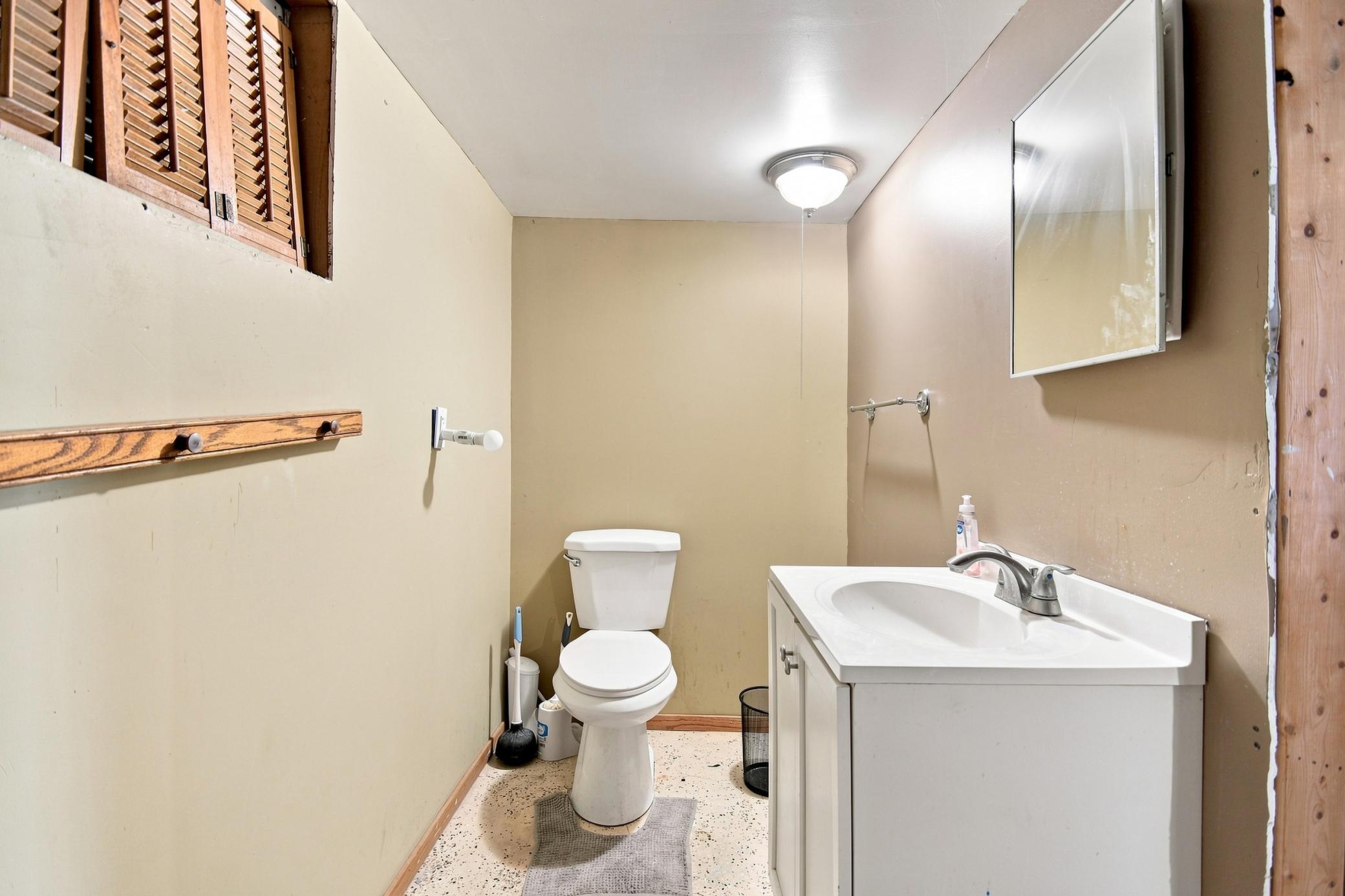 306 E 3rd Street Property Photo 26