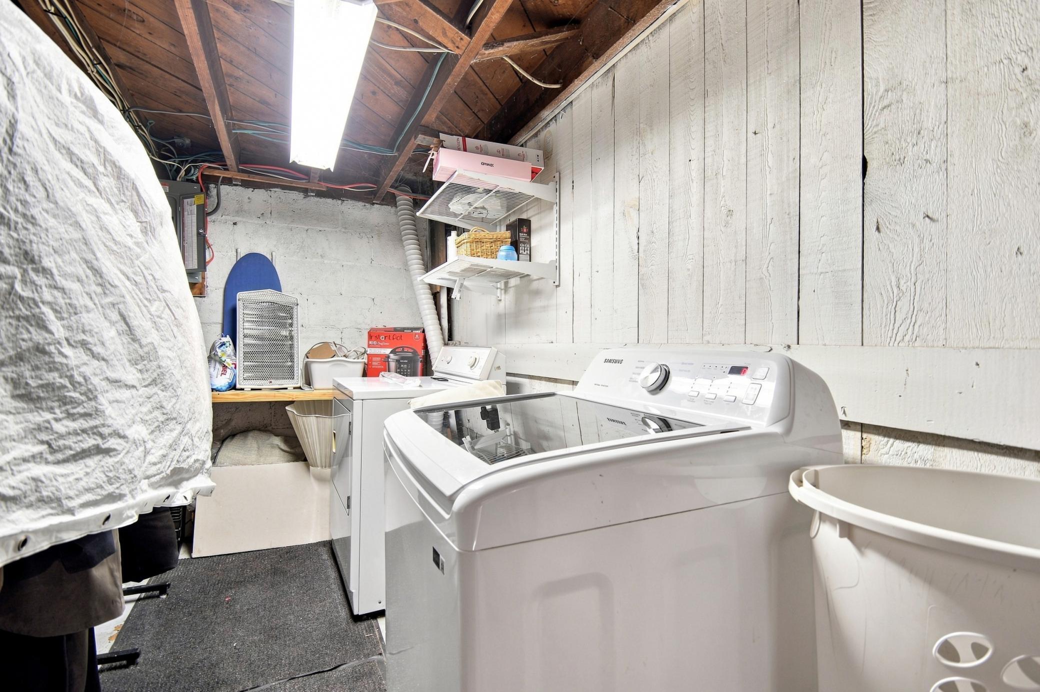 306 E 3rd Street Property Photo 28