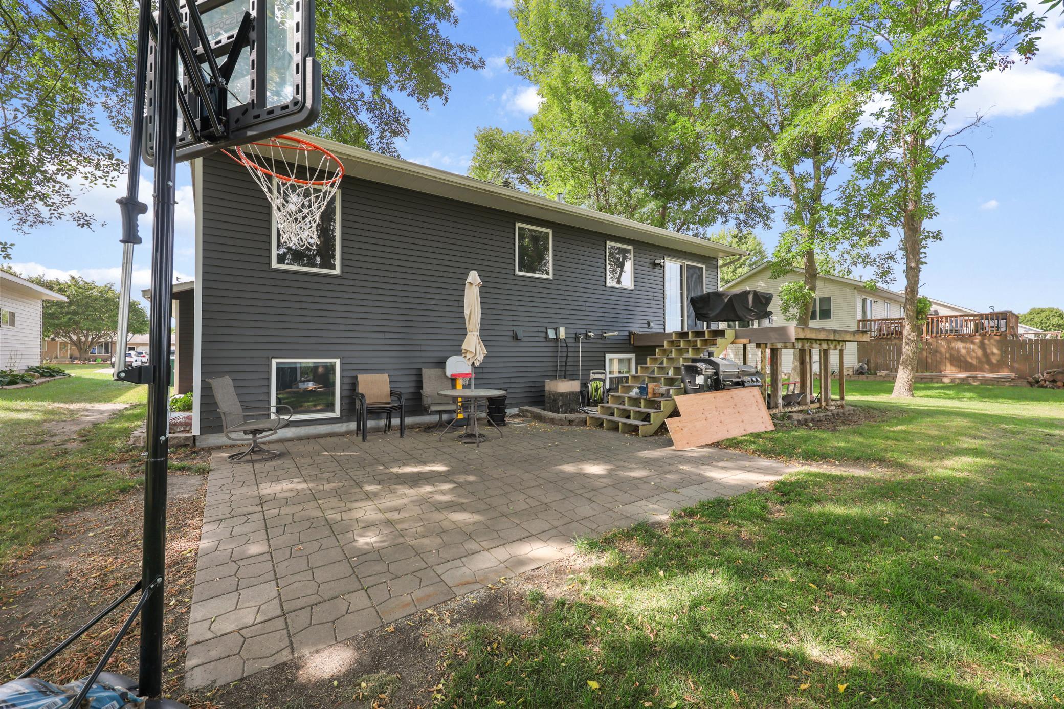 1612 Birch Avenue N Property Photo 4