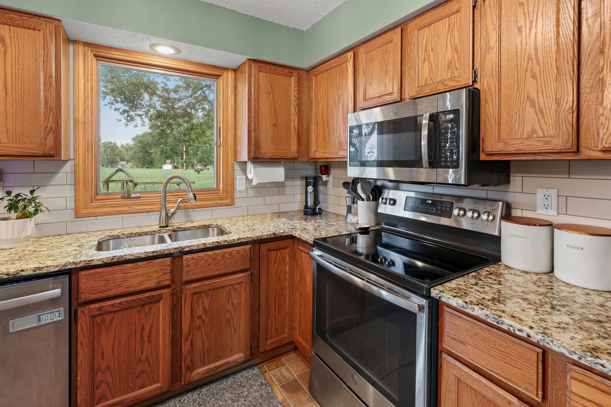1612 Birch Avenue N Property Photo 8
