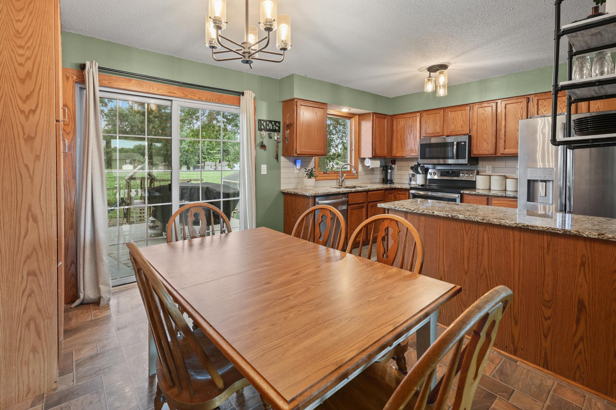 1612 Birch Avenue N Property Photo 13