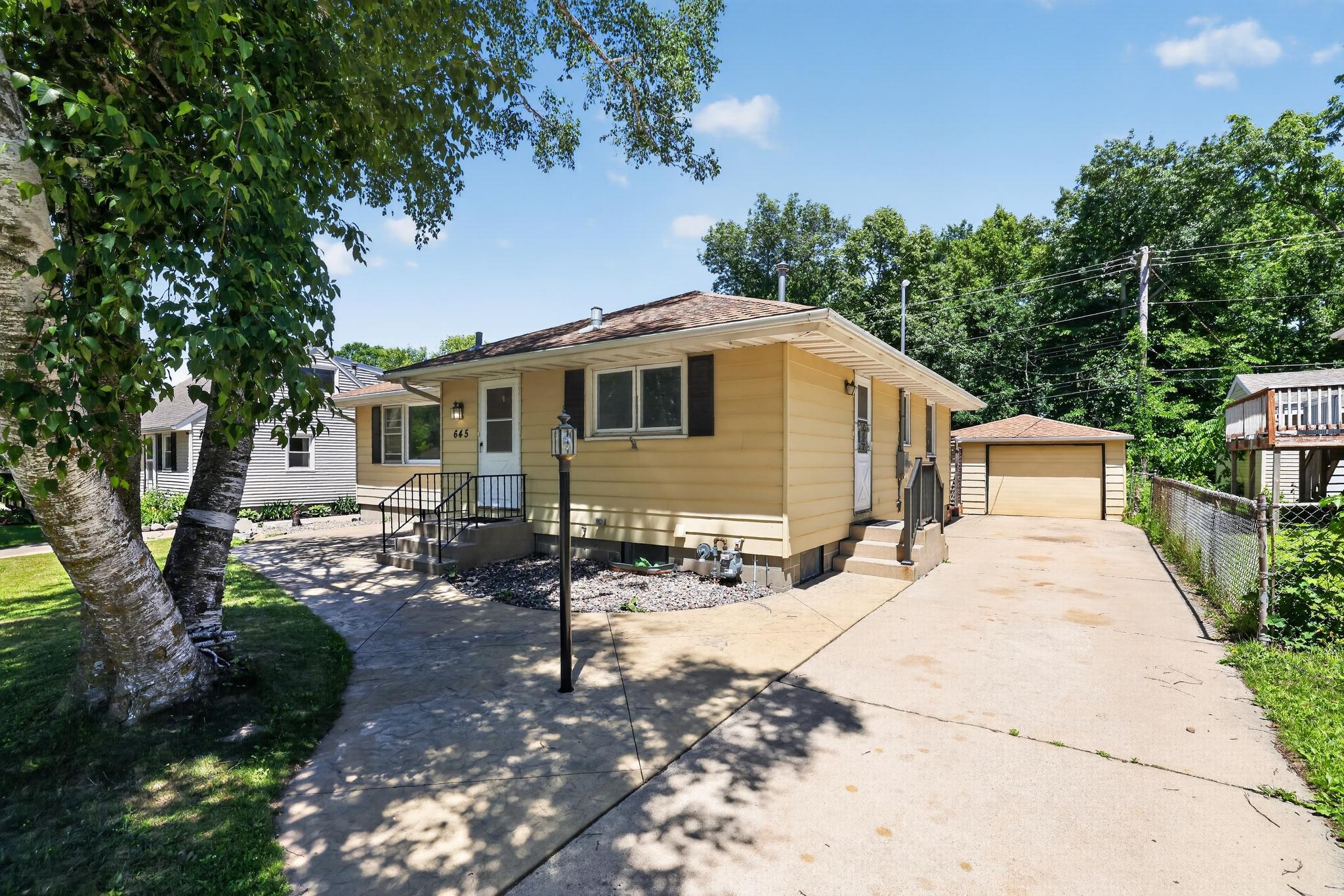 645 23rd Street Ne Property Photo 2