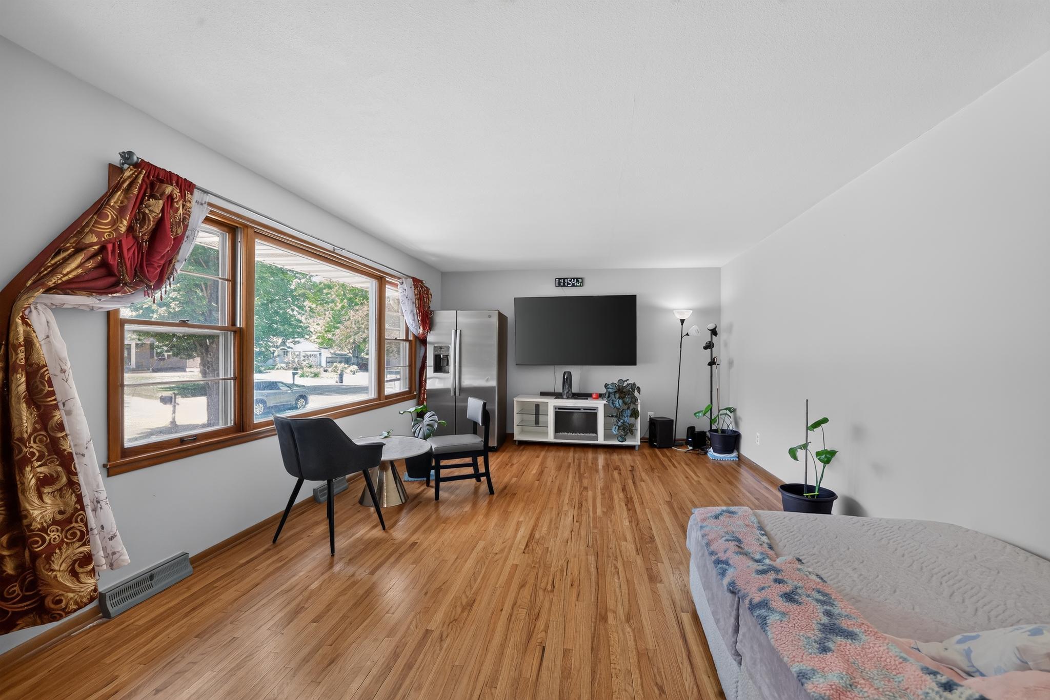 645 23rd Street Ne Property Photo 3