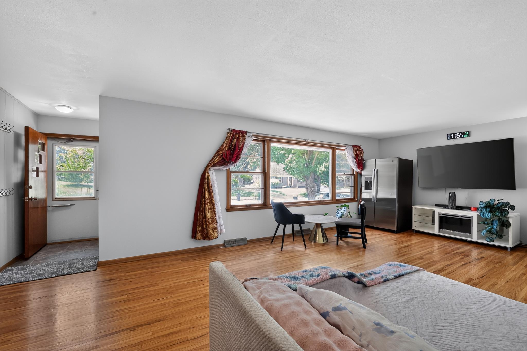 645 23rd Street Ne Property Photo 4
