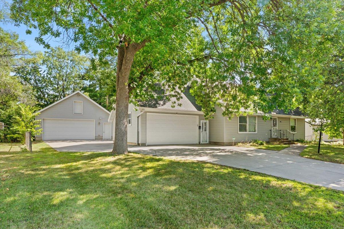 1284 12th Avenue N Property Photo 1