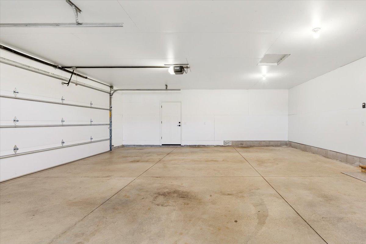 2063 Sandstone Loop N Property Photo 24