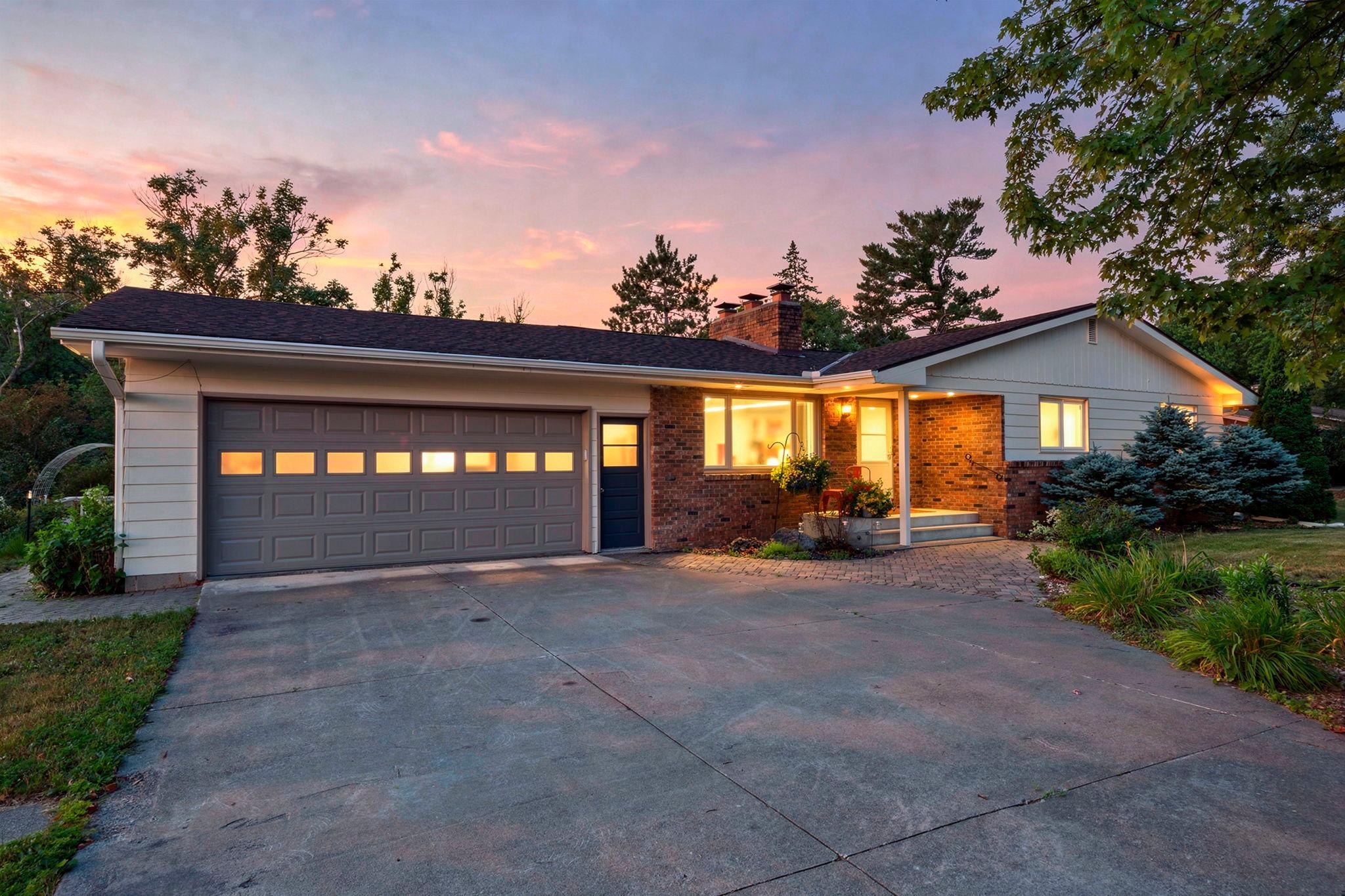 475 Riverside Street Property Photo 1