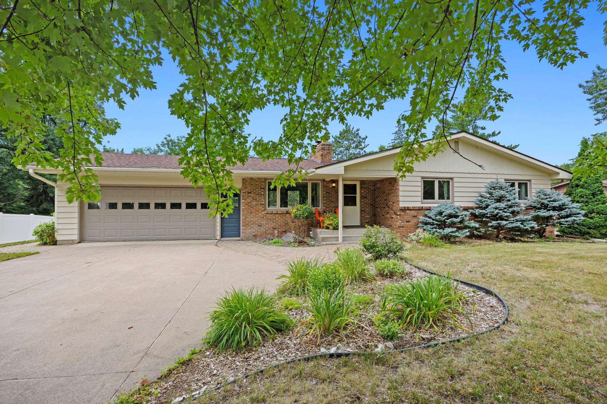 475 Riverside Street Property Photo 2