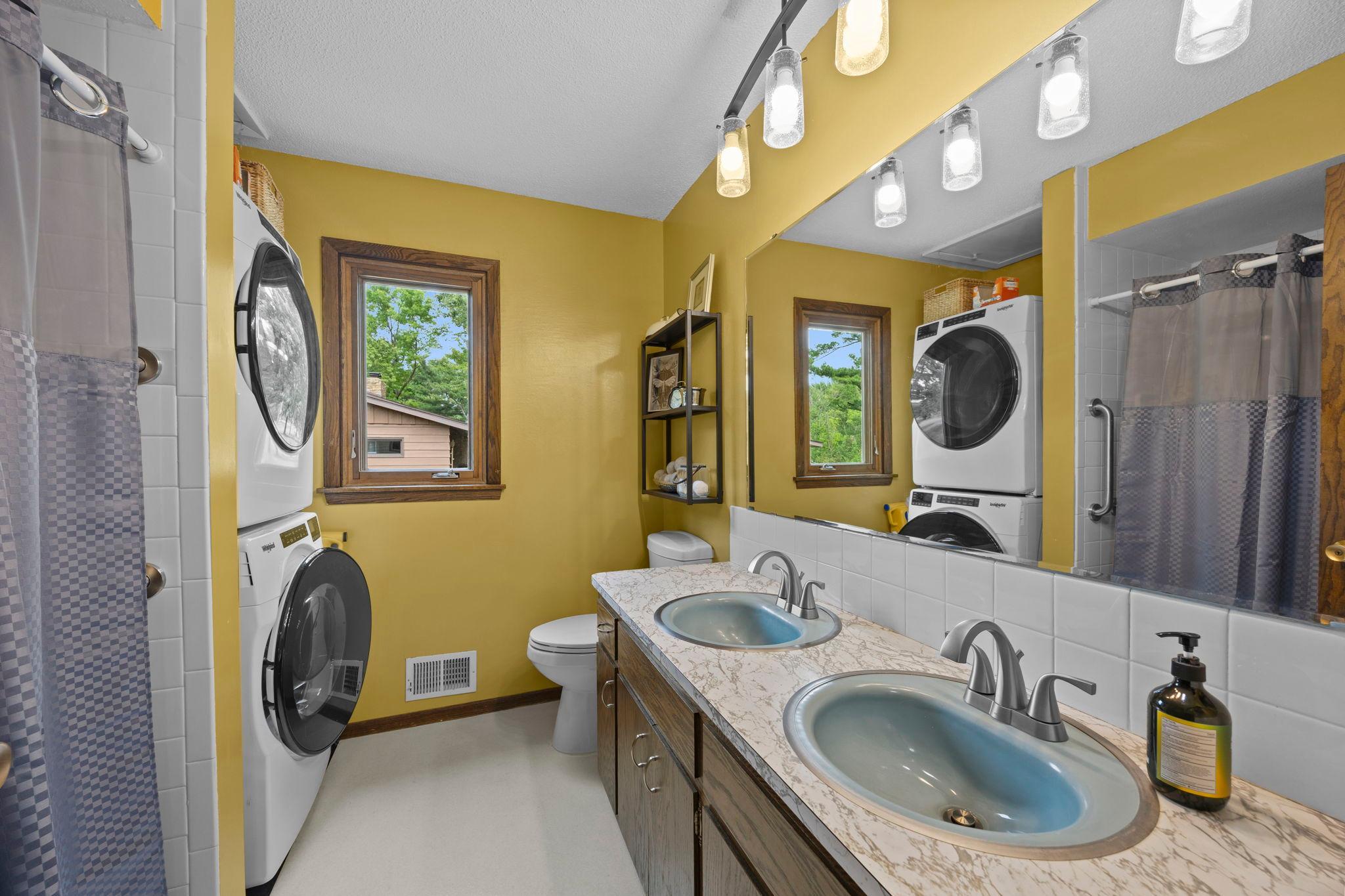 475 Riverside Street Property Photo 18
