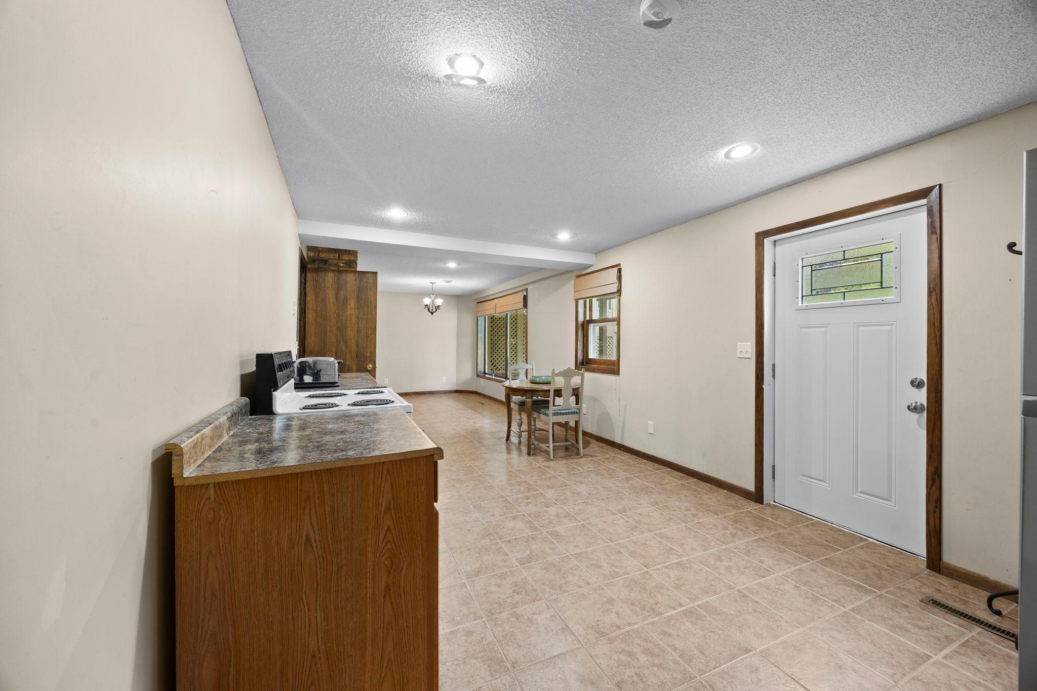 475 Riverside Street Property Photo 22