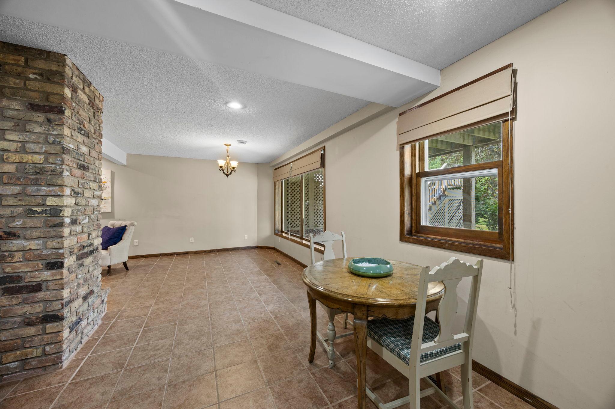 475 Riverside Street Property Photo 24