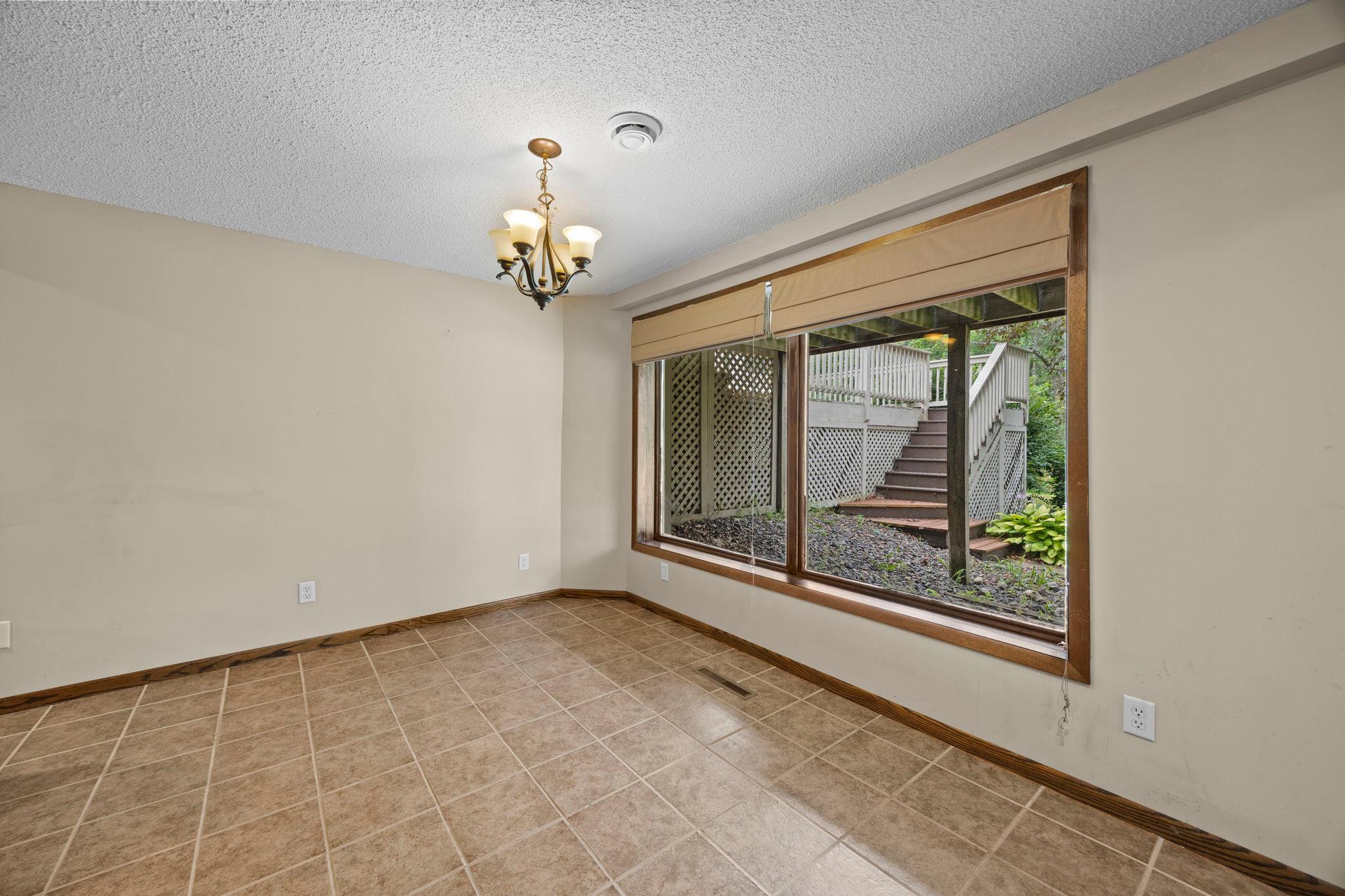 475 Riverside Street Property Photo 30