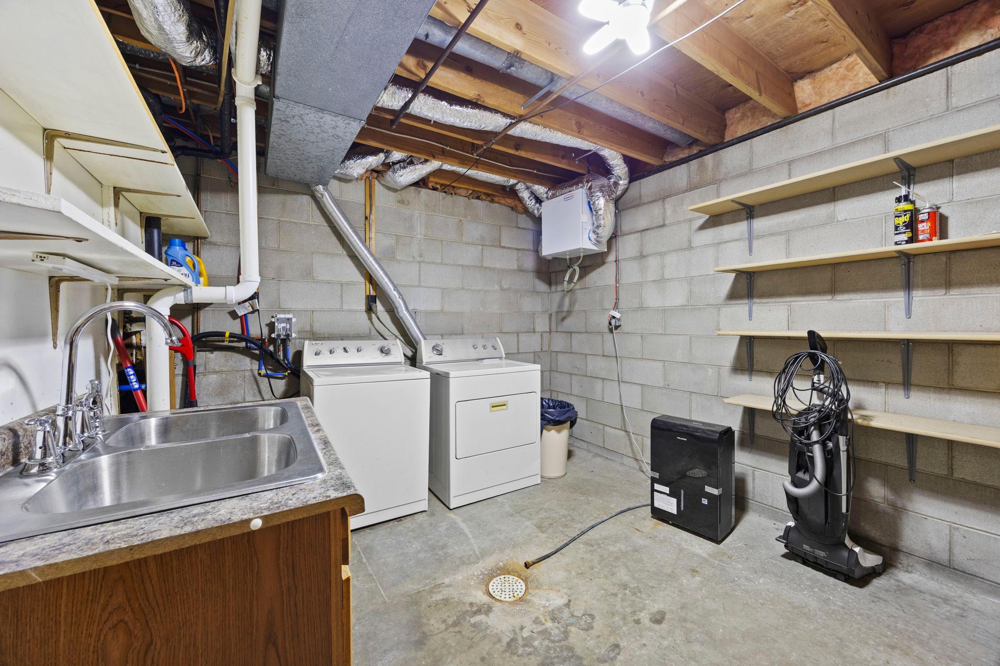 475 Riverside Street Property Photo 35