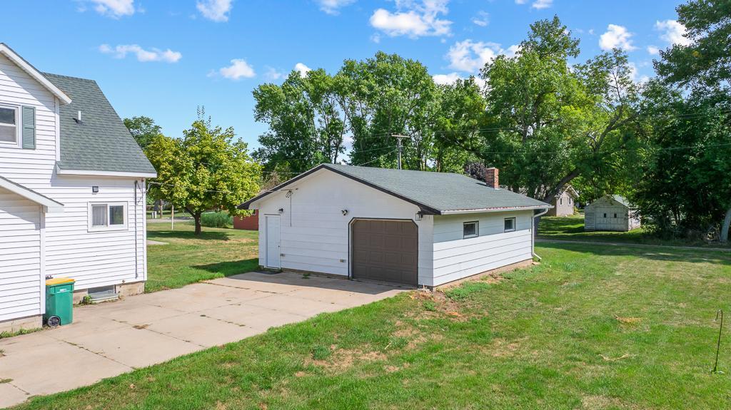 303 S Brook Street Property Photo 4
