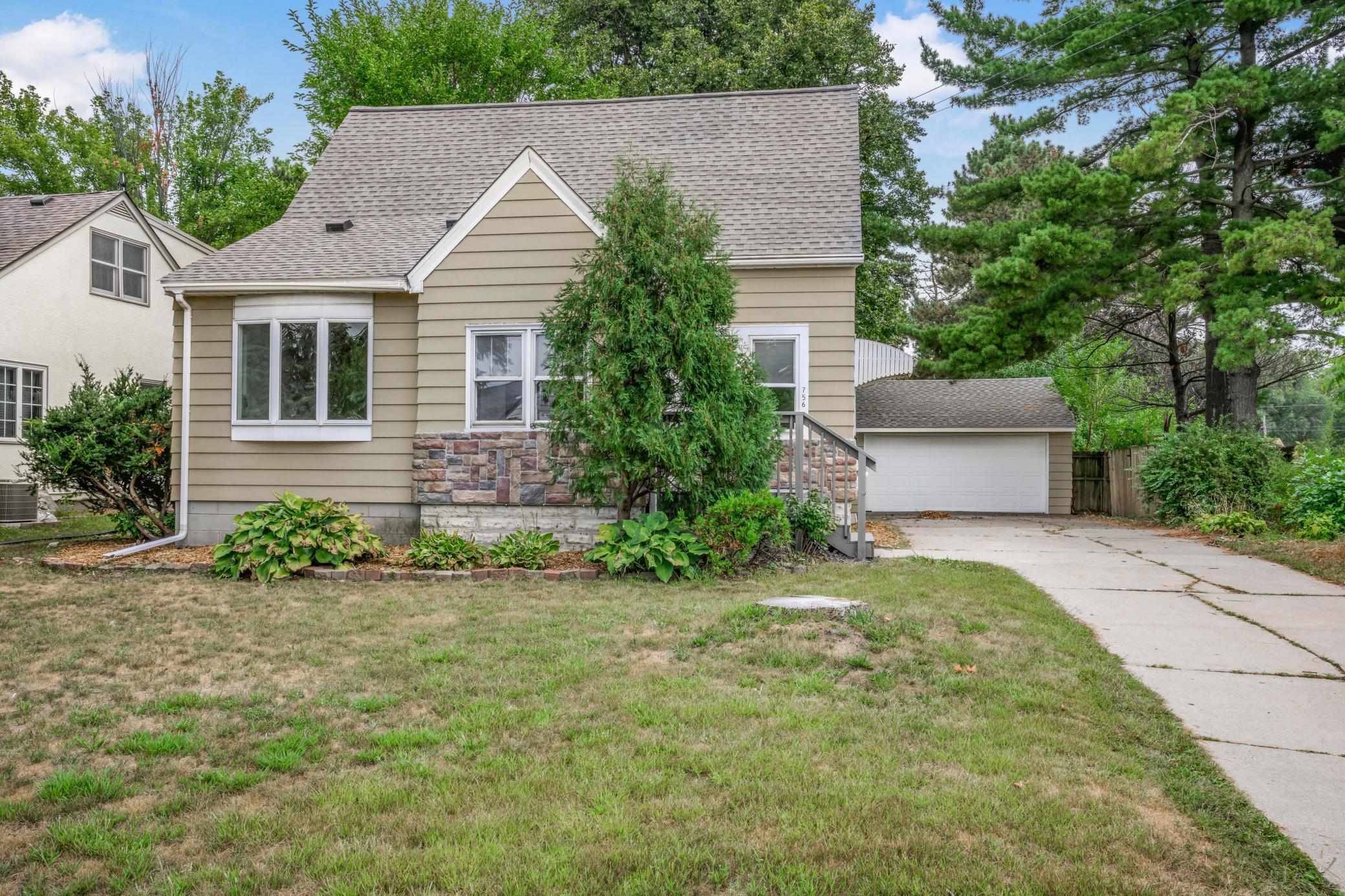 756 Mcknight Road N Property Photo 1