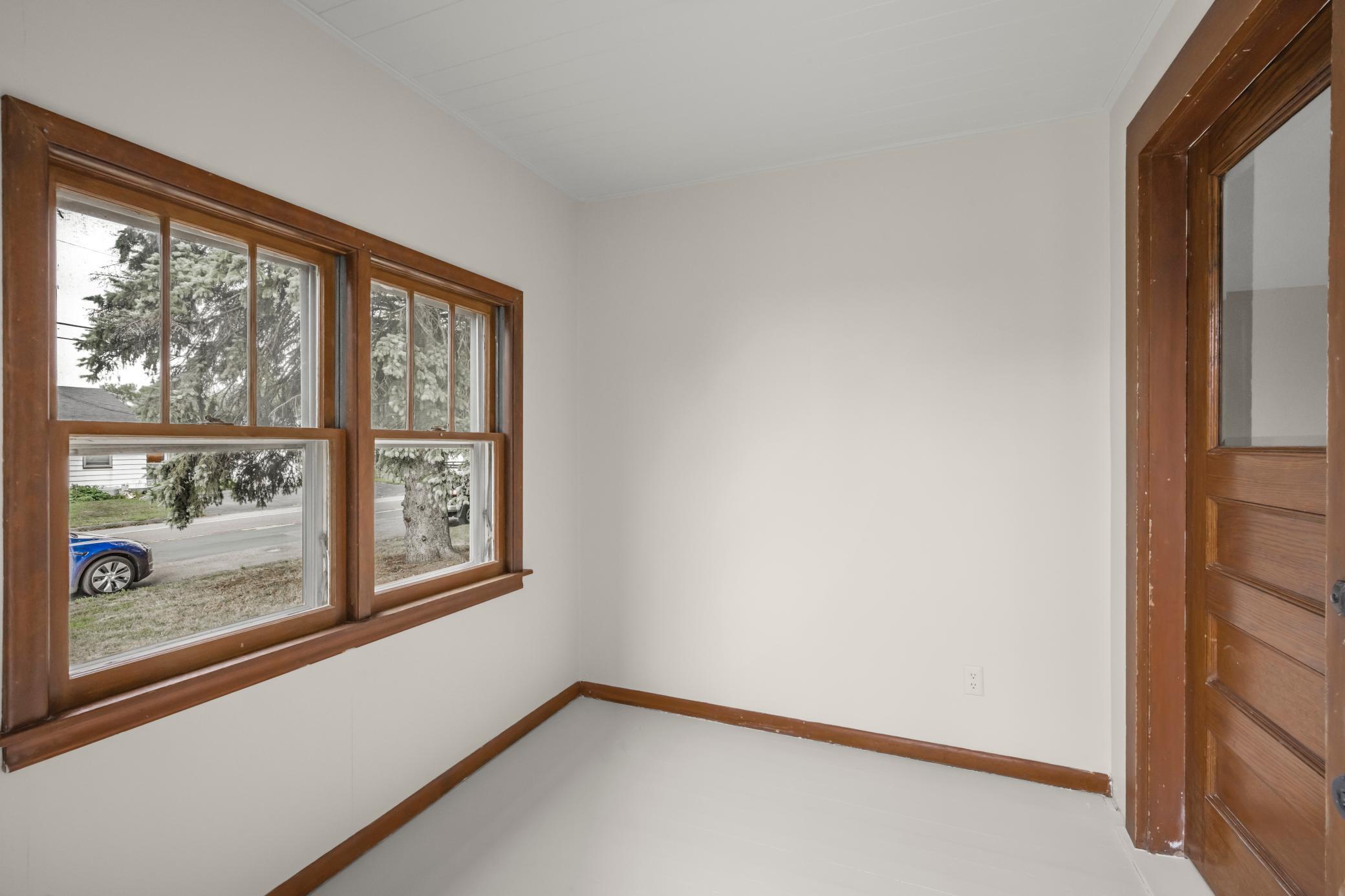 756 Mcknight Road N Property Photo 2