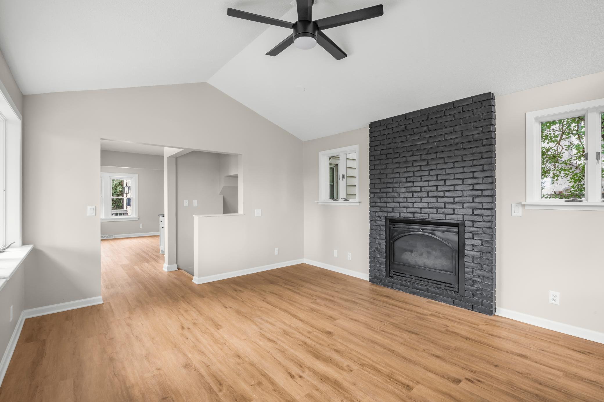 756 Mcknight Road N Property Photo 3