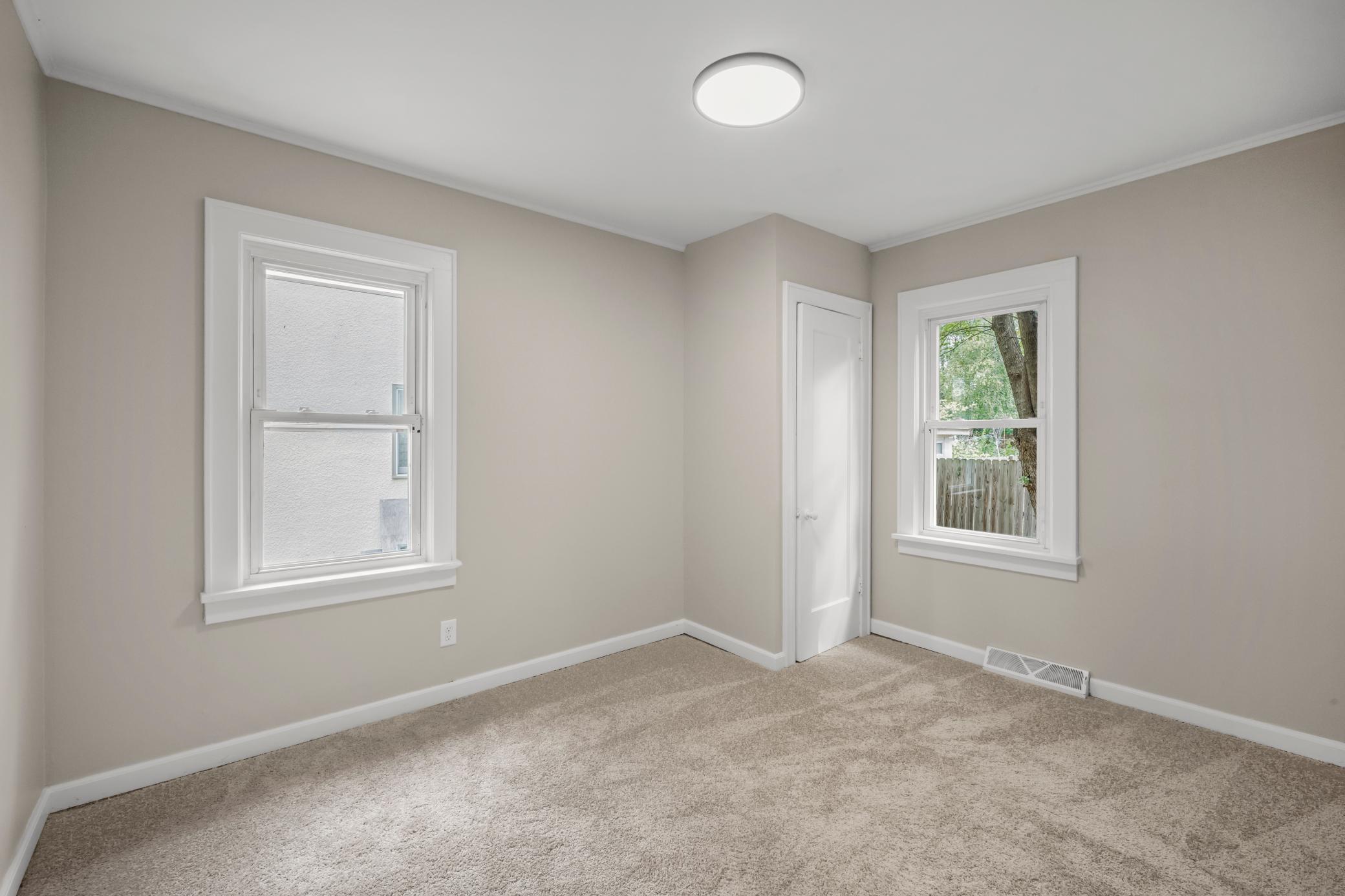 756 Mcknight Road N Property Photo 11