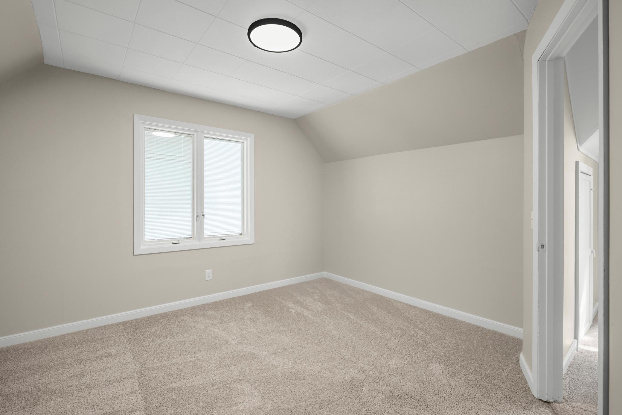 756 Mcknight Road N Property Photo 13