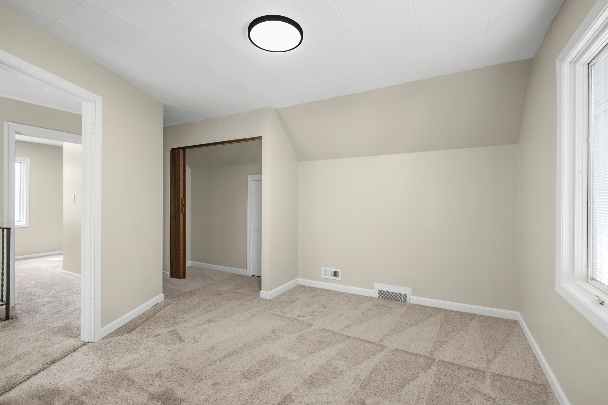 756 Mcknight Road N Property Photo 14