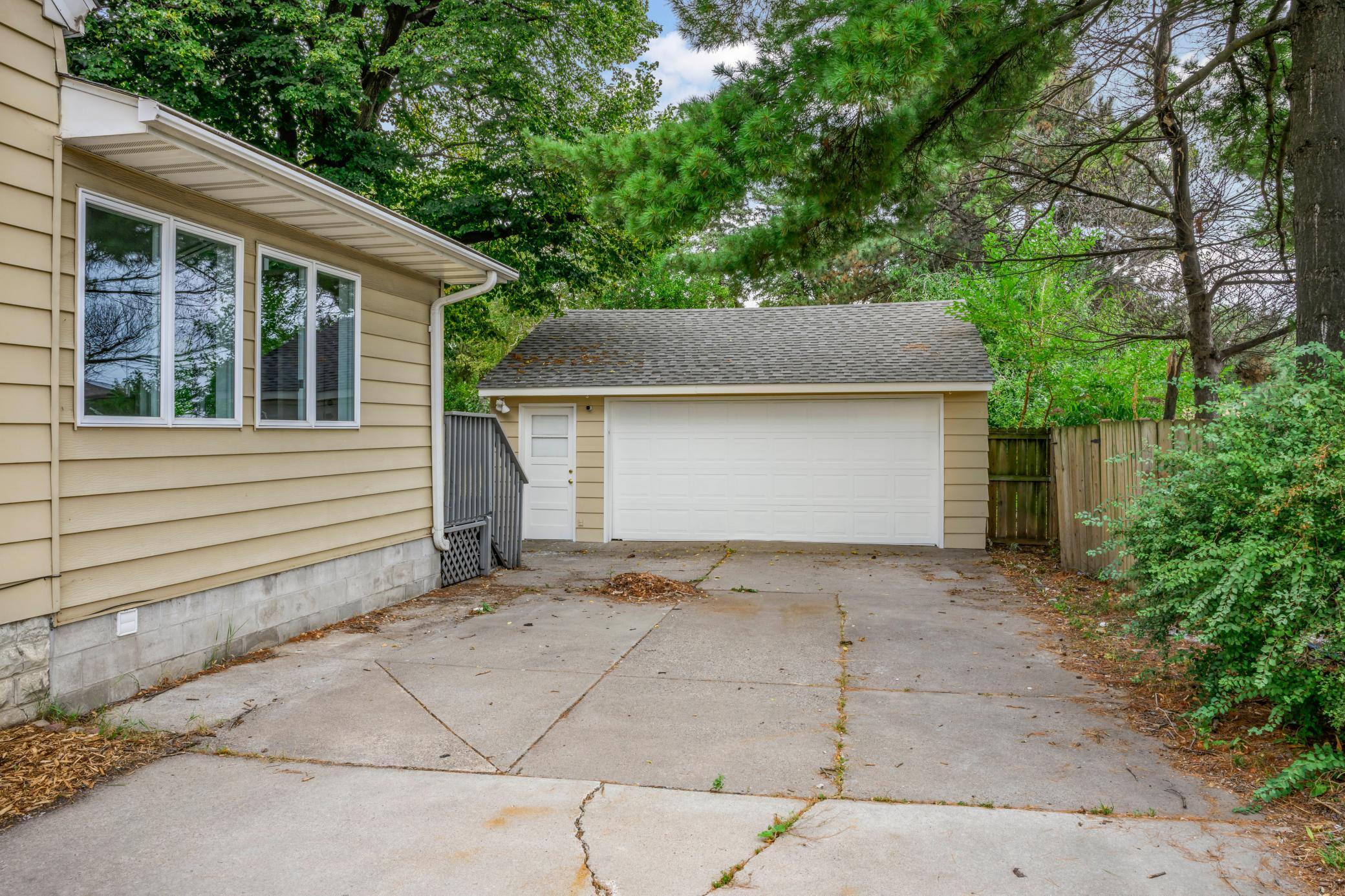 756 Mcknight Road N Property Photo 26