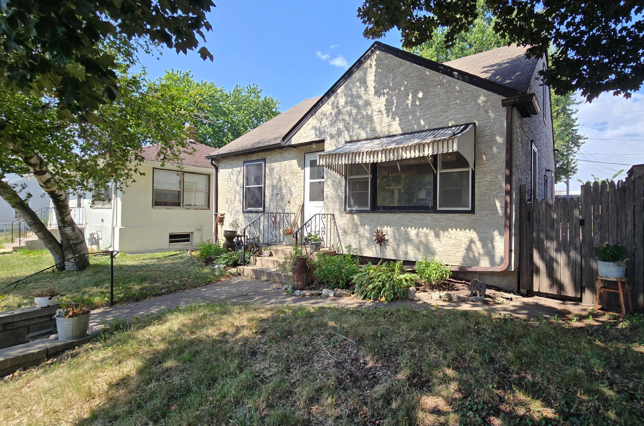 1229 7th Street E Property Photo 2