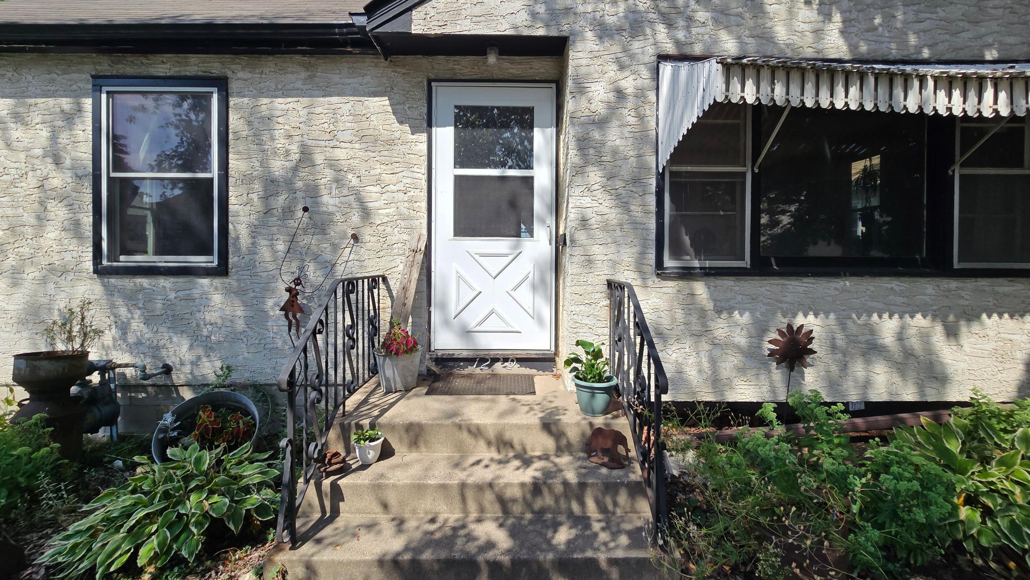 1229 7th Street E Property Photo 3