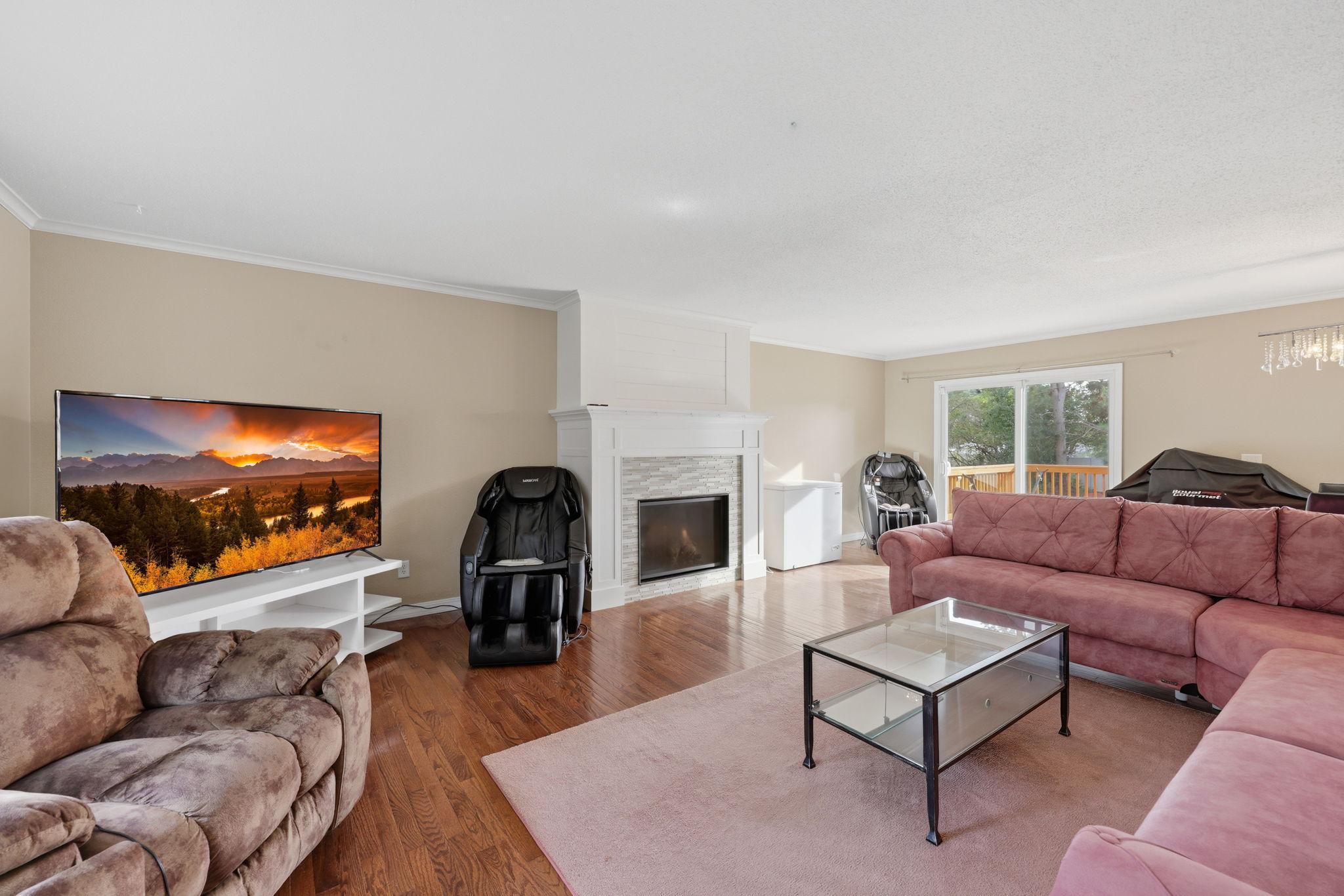 937 Spruce Drive Property Photo 3