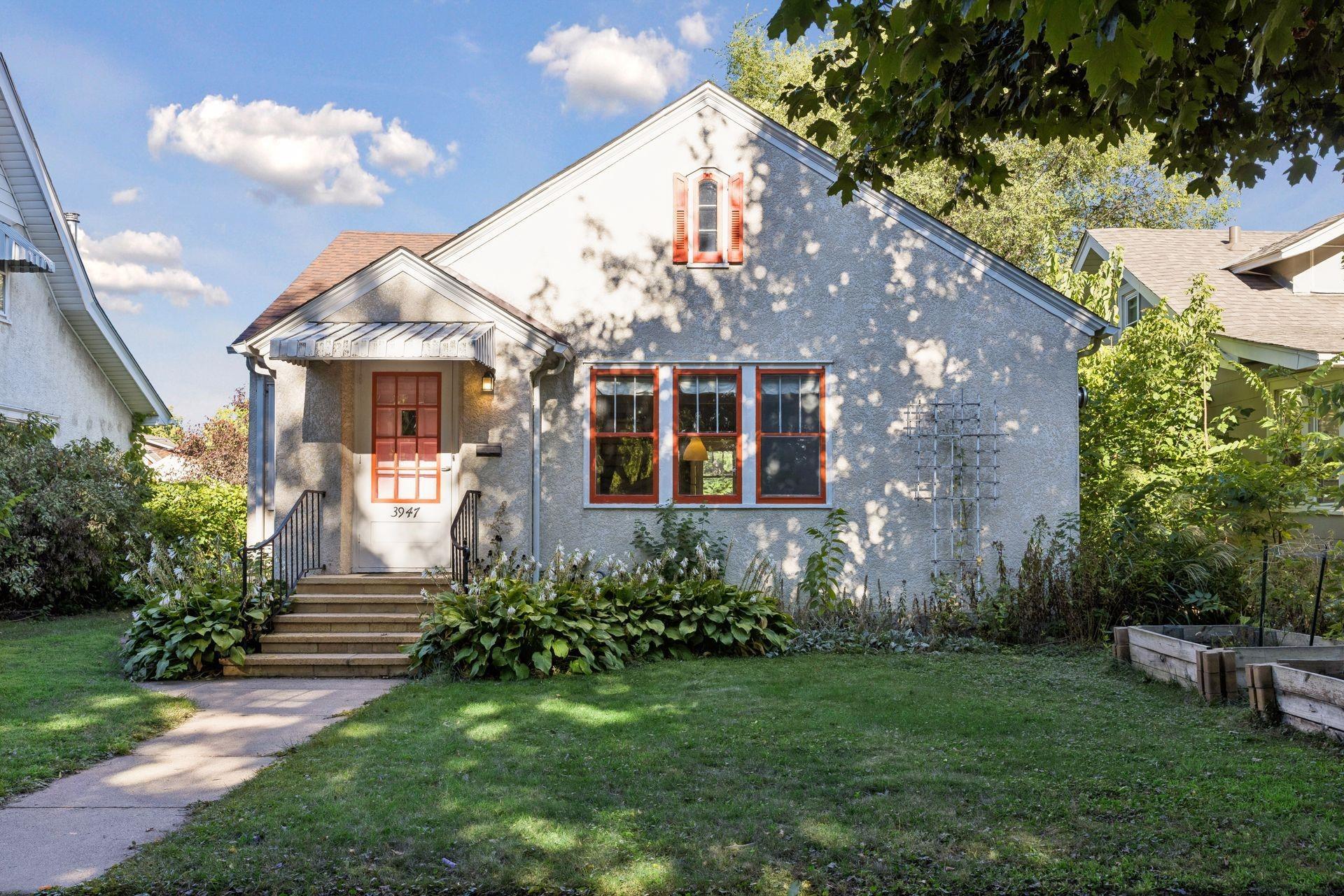 3947 Snelling Avenue Property Photo 1