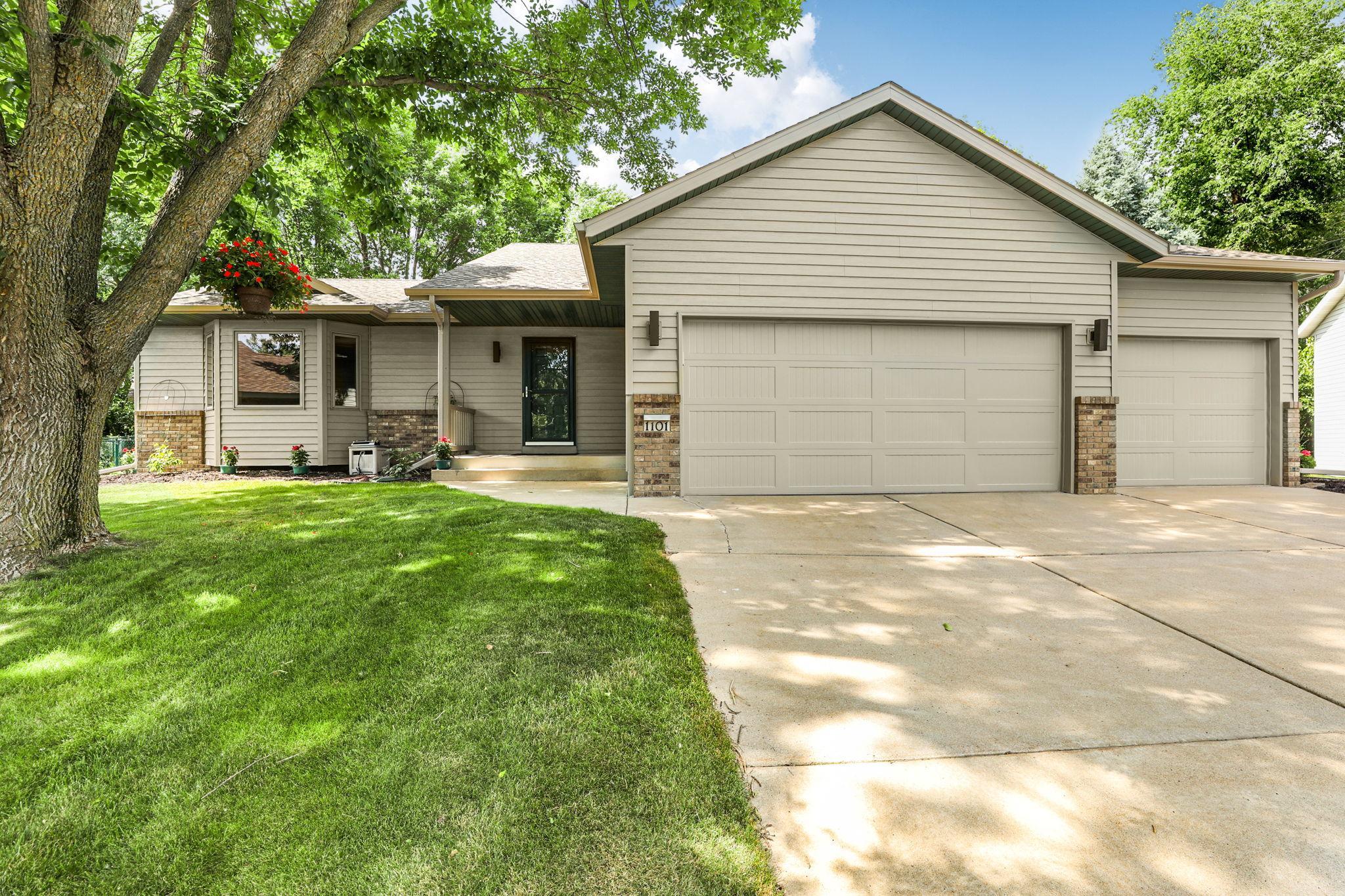 1101 Summit Way