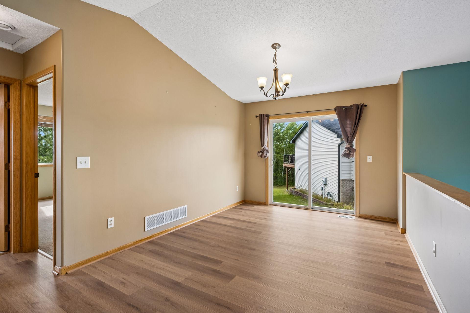 507 Glen Oaks Circle Property Photo 6