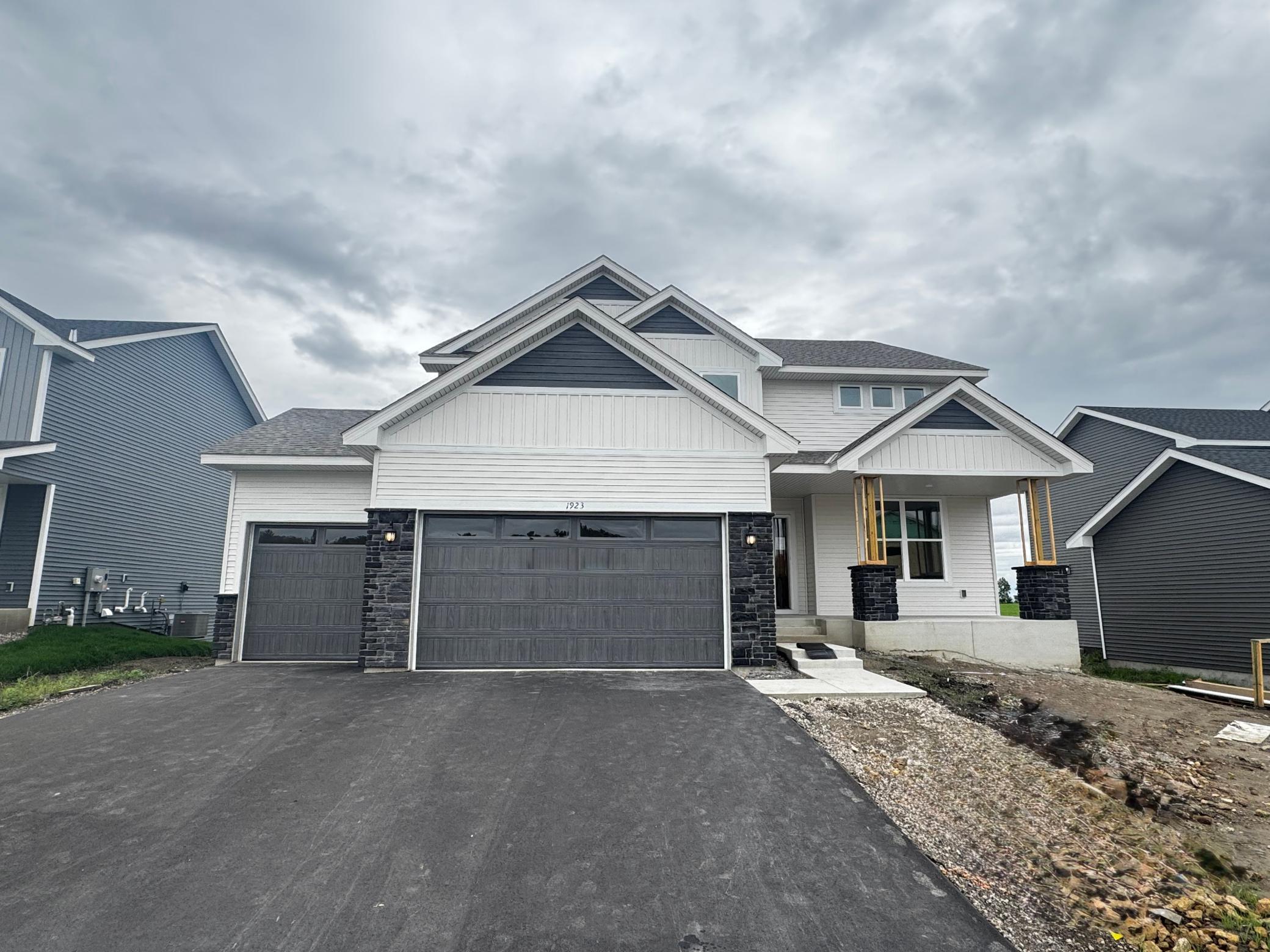 1923 Ravine Road Property Photo 1