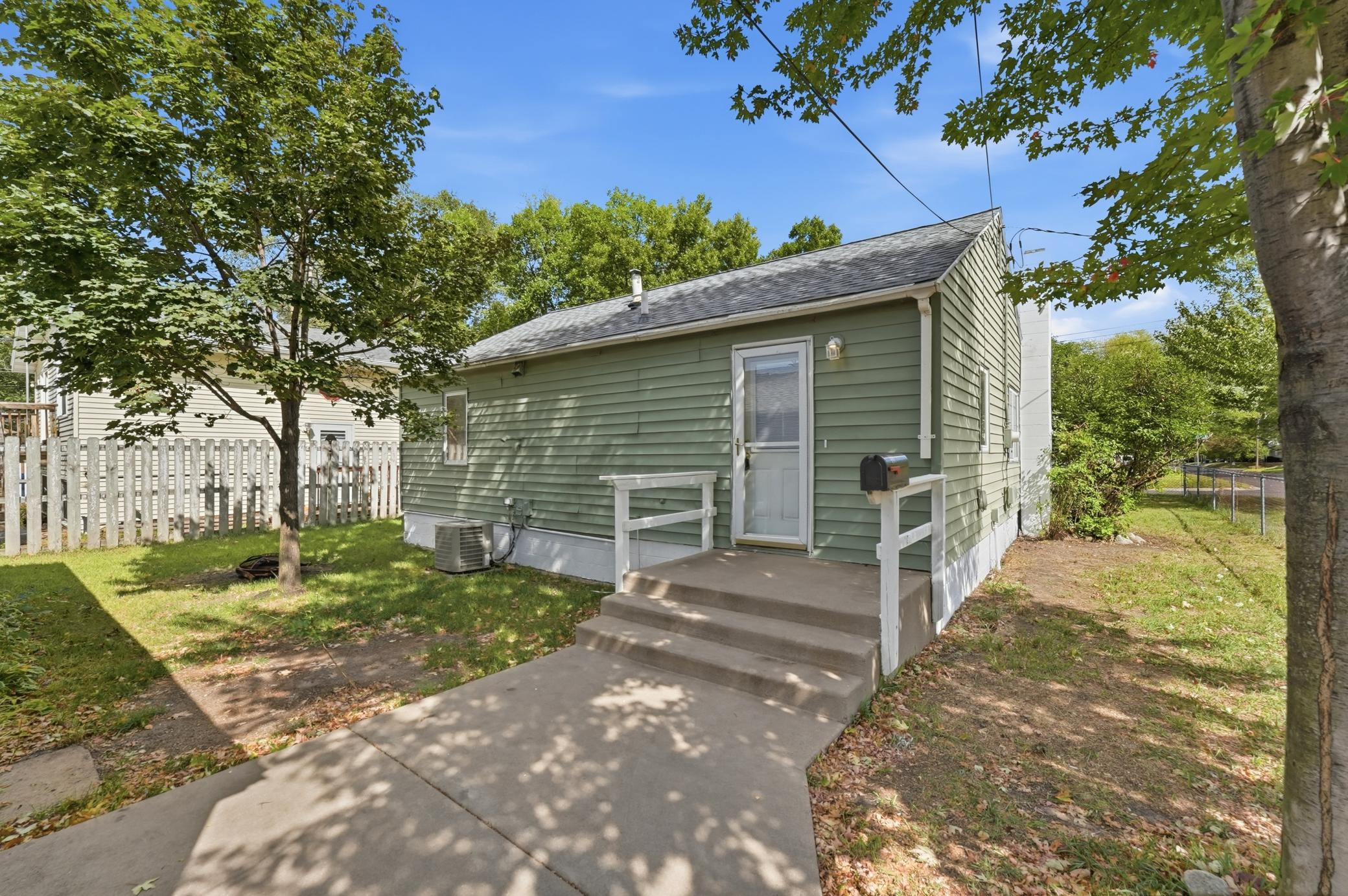 401 27th Avenue N Property Photo 3