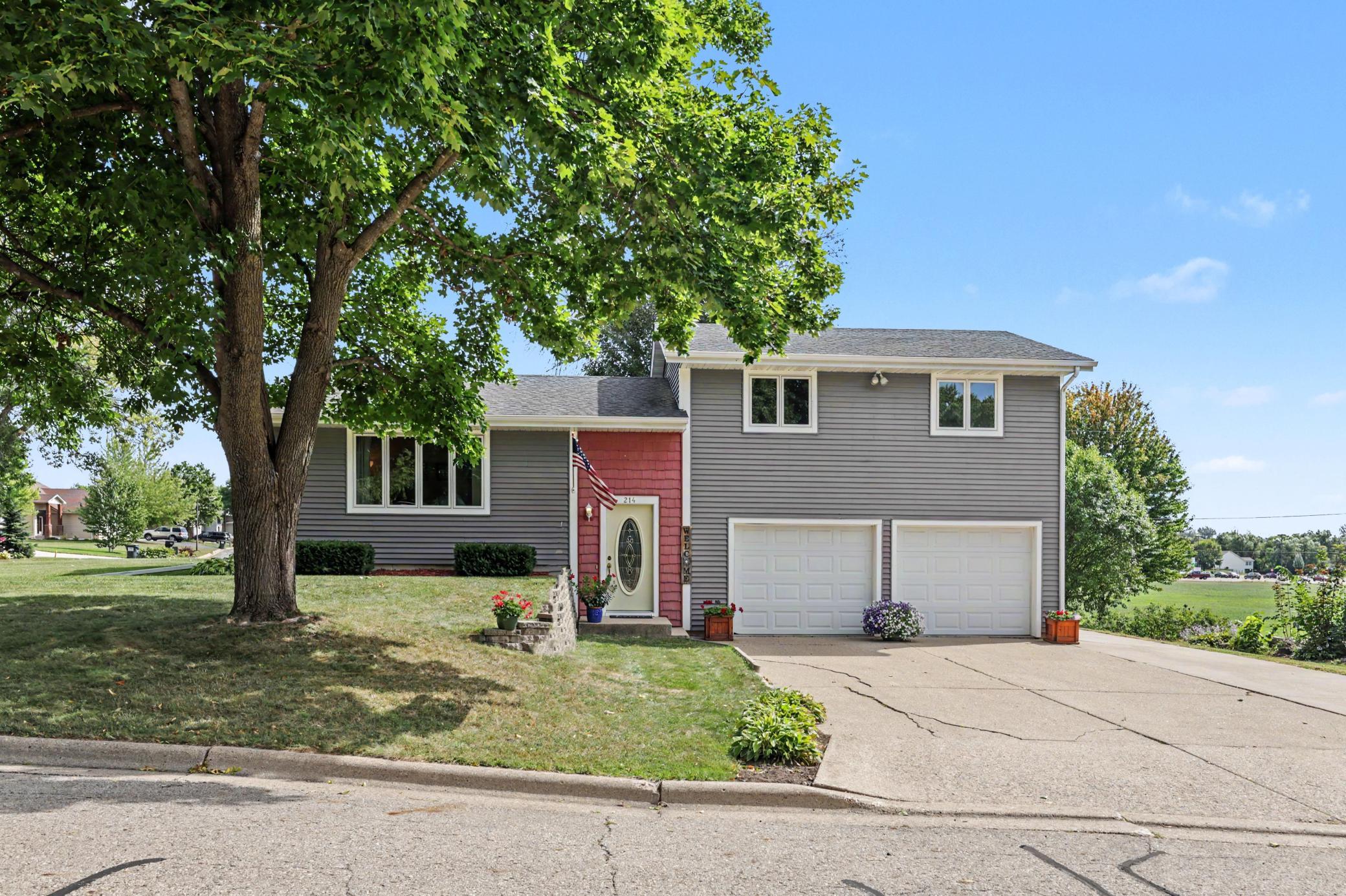 214 5th Avenue NE