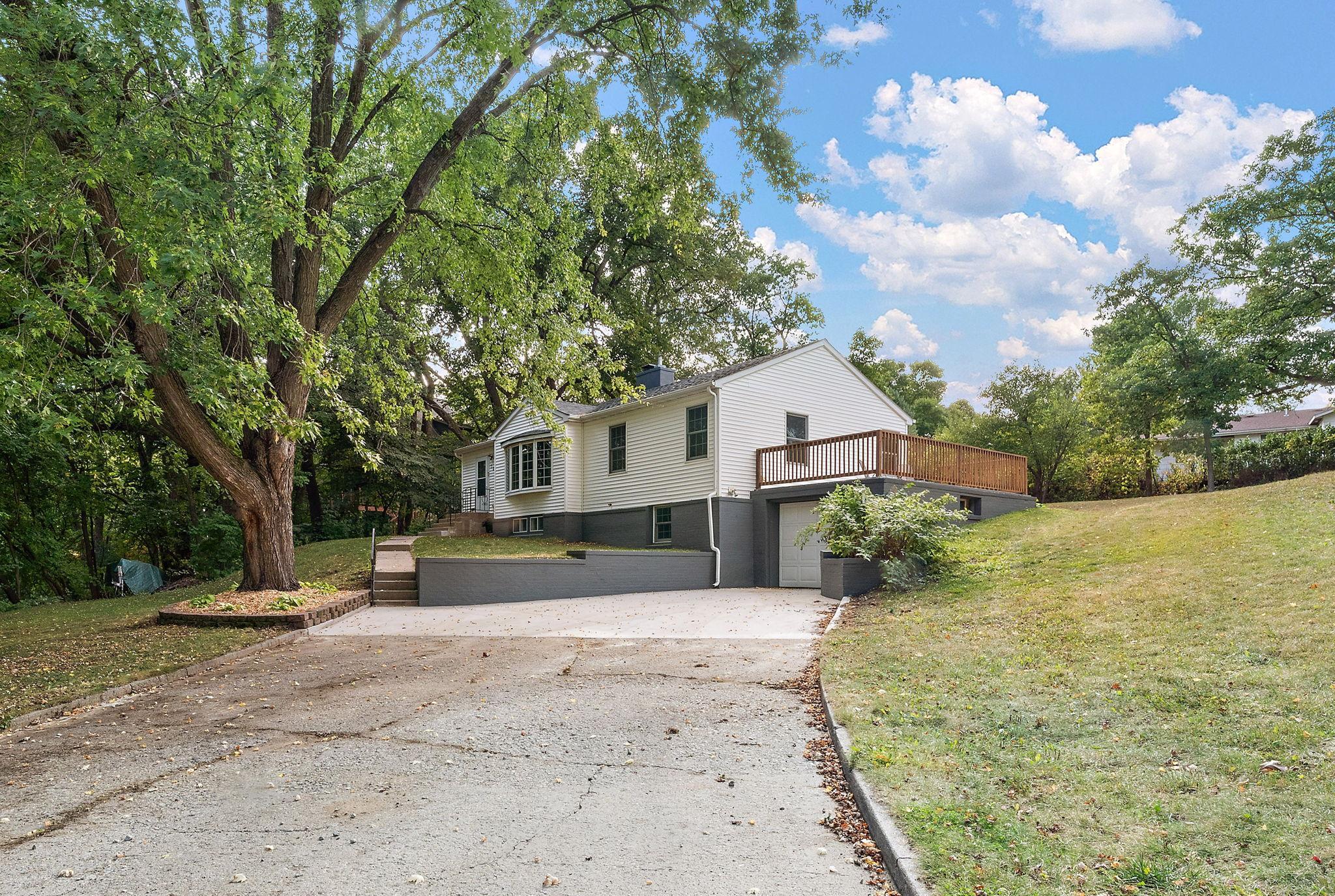320 Fingal Drive Property Photo 1