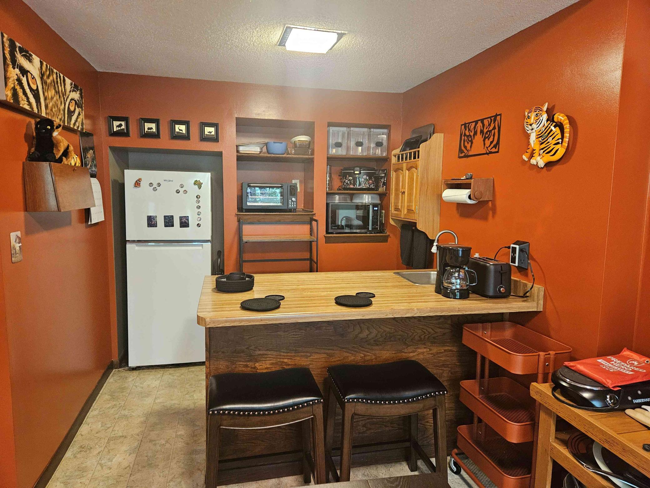 608 Chateau Circle Property Photo 4