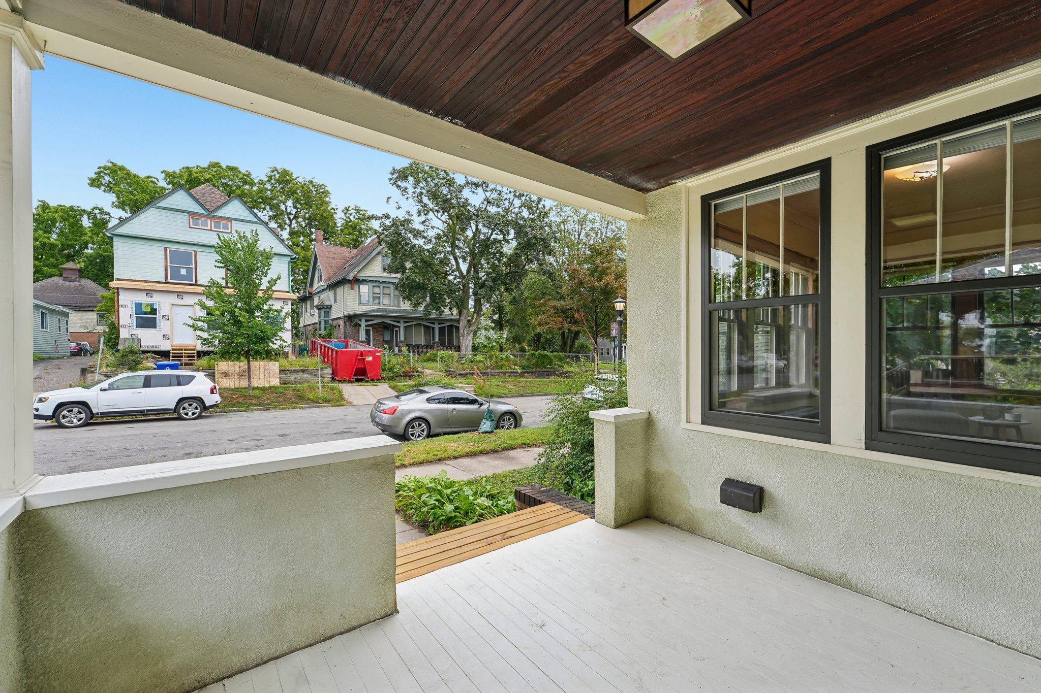 355 Bates Avenue Property Photo 4
