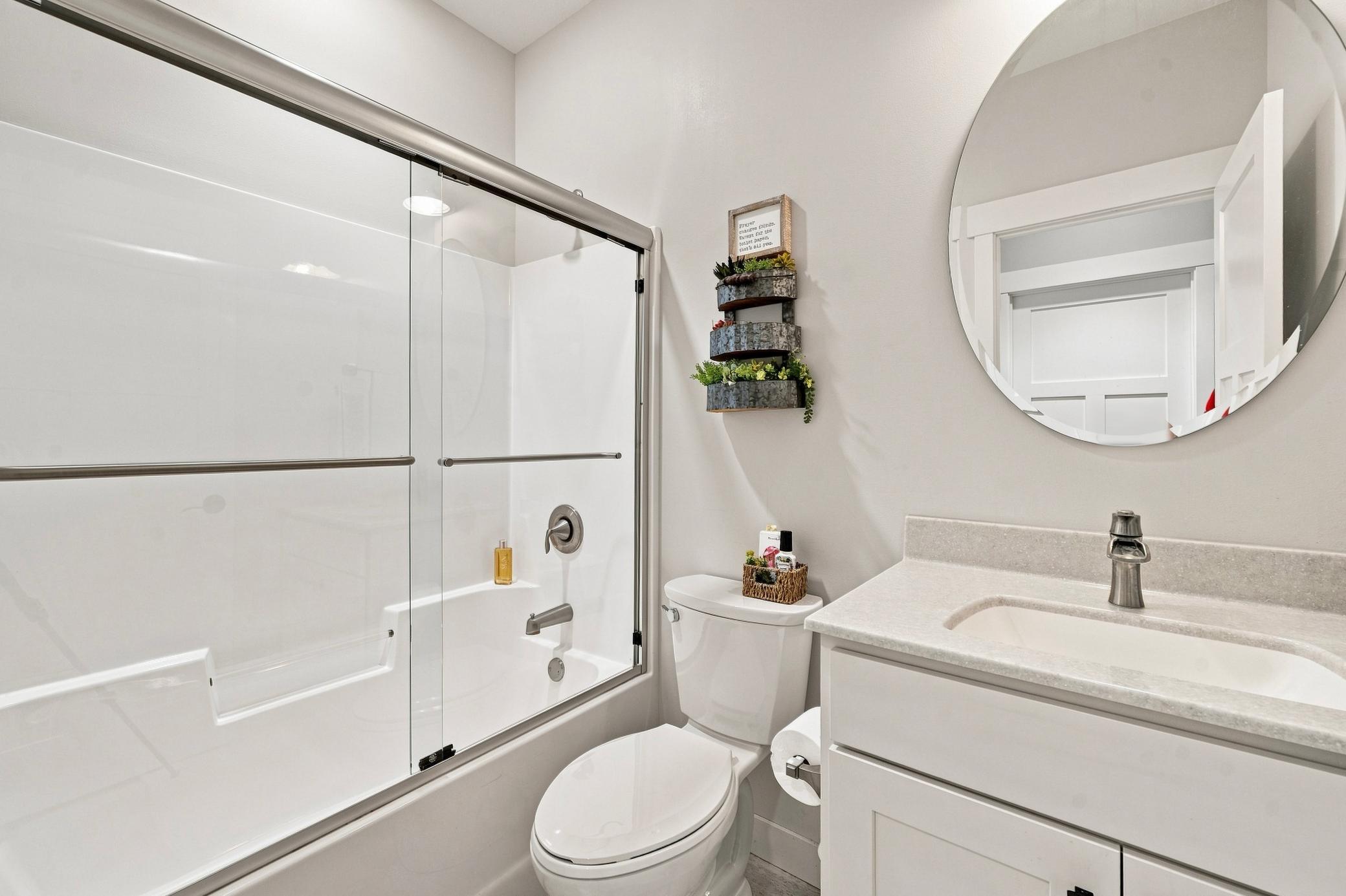 2446 Little Norway Se Property Photo 27
