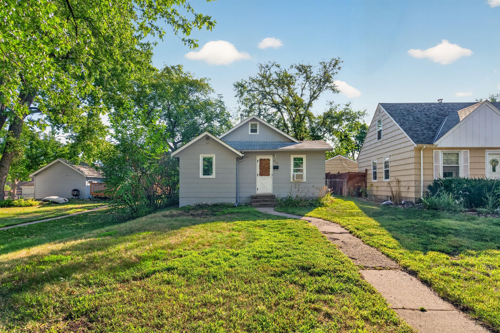 2841 Blackstone Avenue Property Photo 1