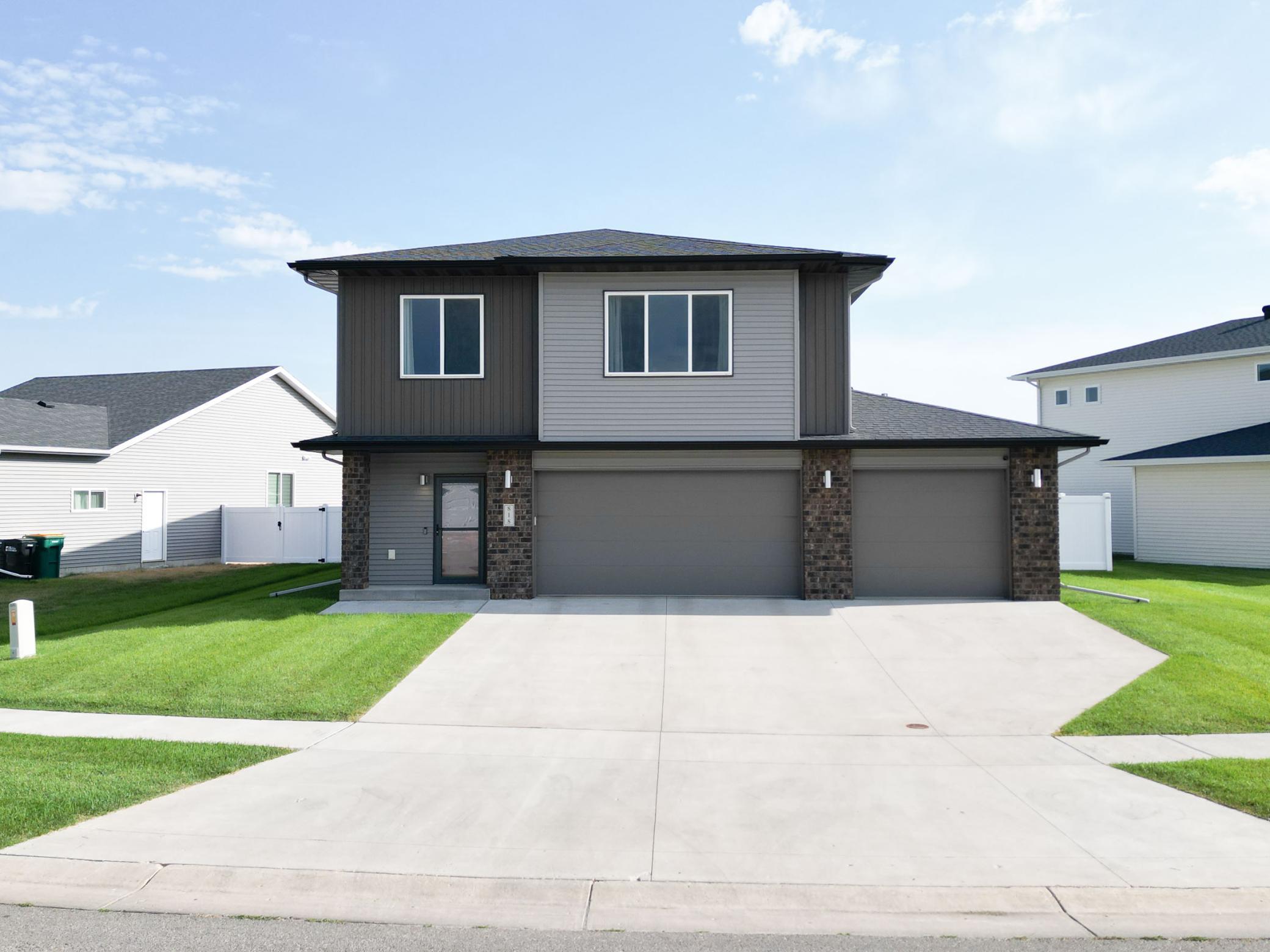 818 Albert Drive W Property Photo 1