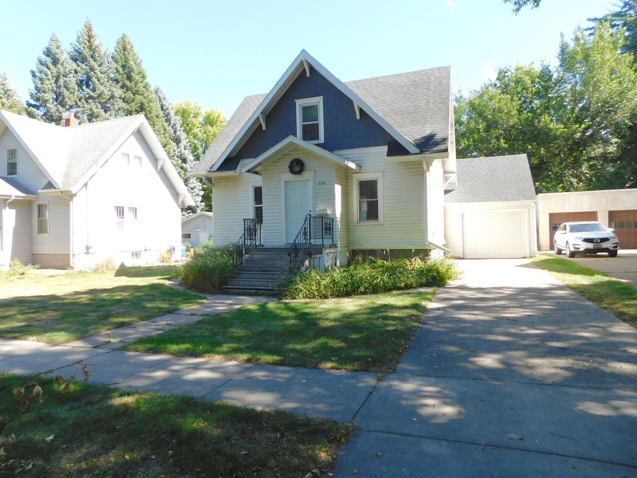 606 5th Street S Property Photo 1
