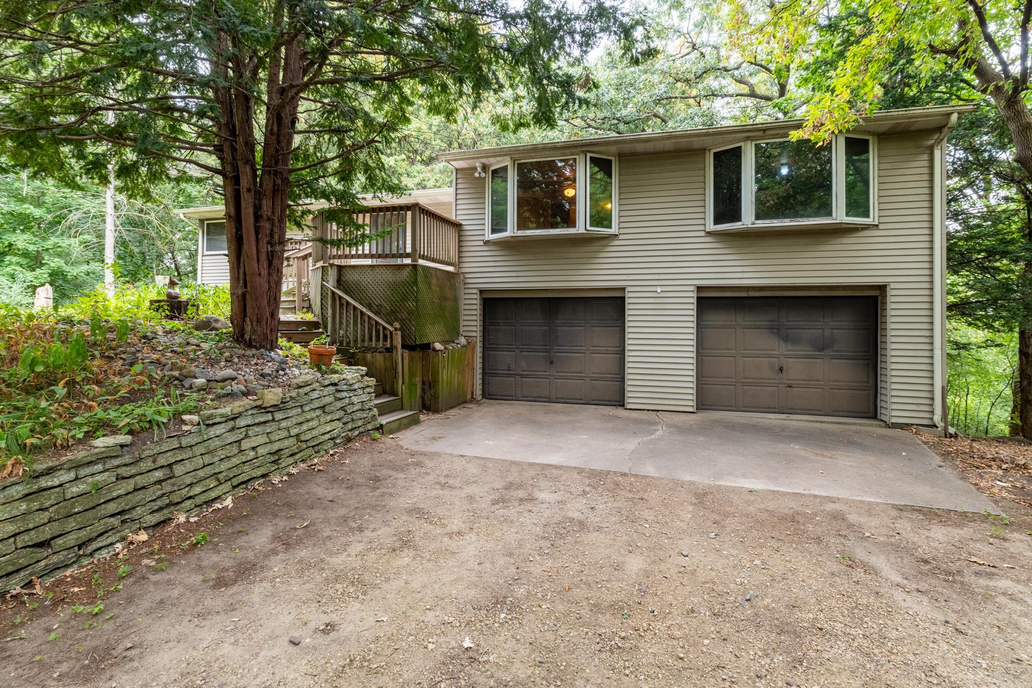 1045 Mcknight Road S Property Photo 1