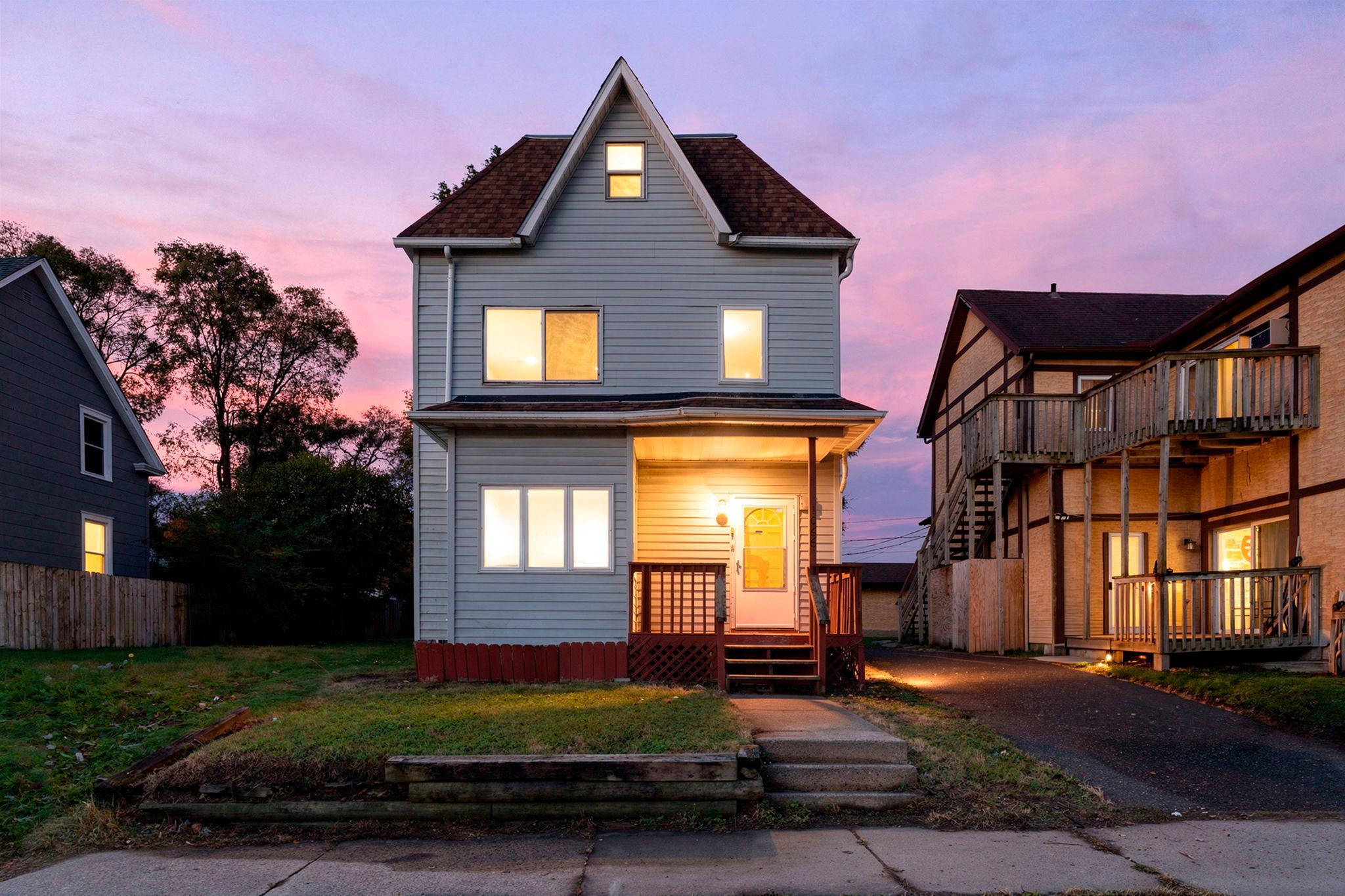 1066 Ross Avenue Property Photo 1