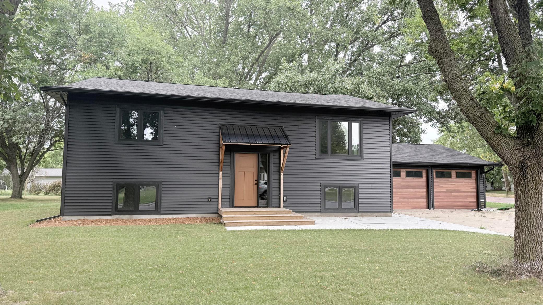 100 Edgewood Drive Property Photo