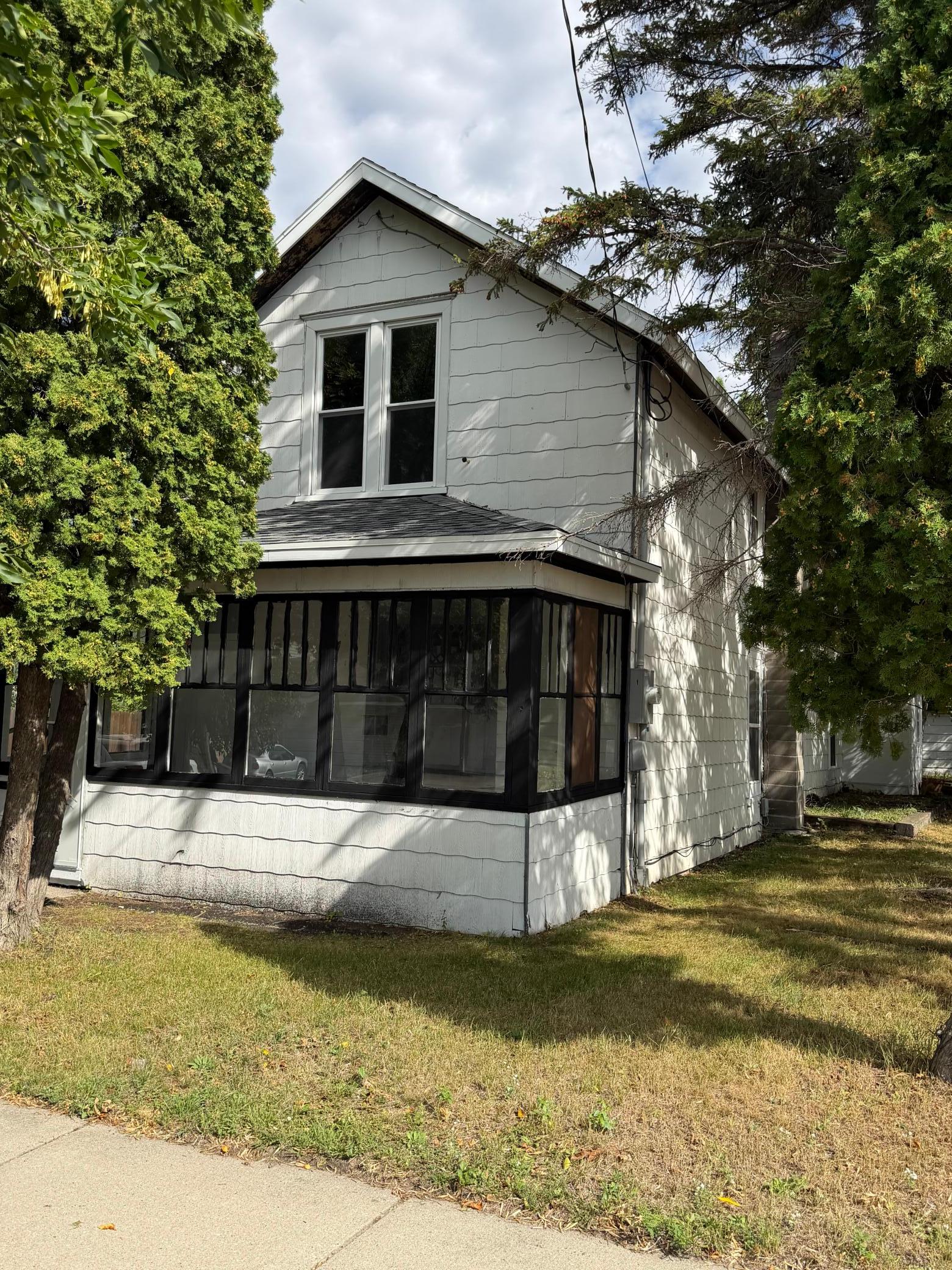 311 E 4th Street Property Photo 1