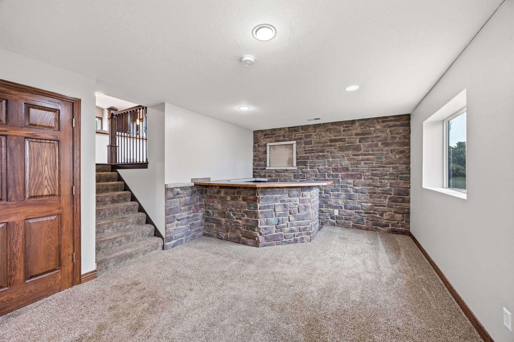 4442 Eakern Circle Ne Property Photo 8