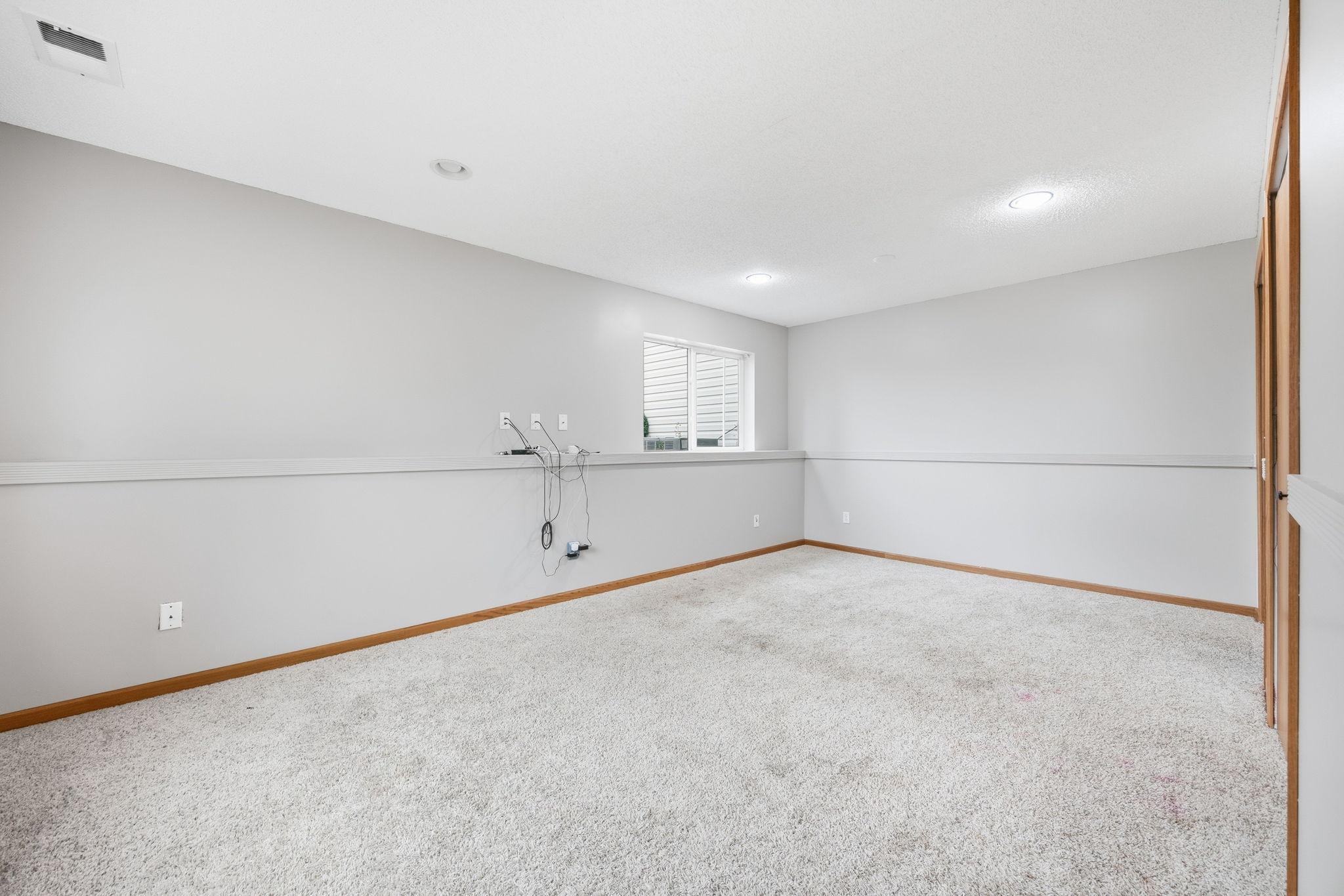 4442 Eakern Circle Ne Property Photo 14